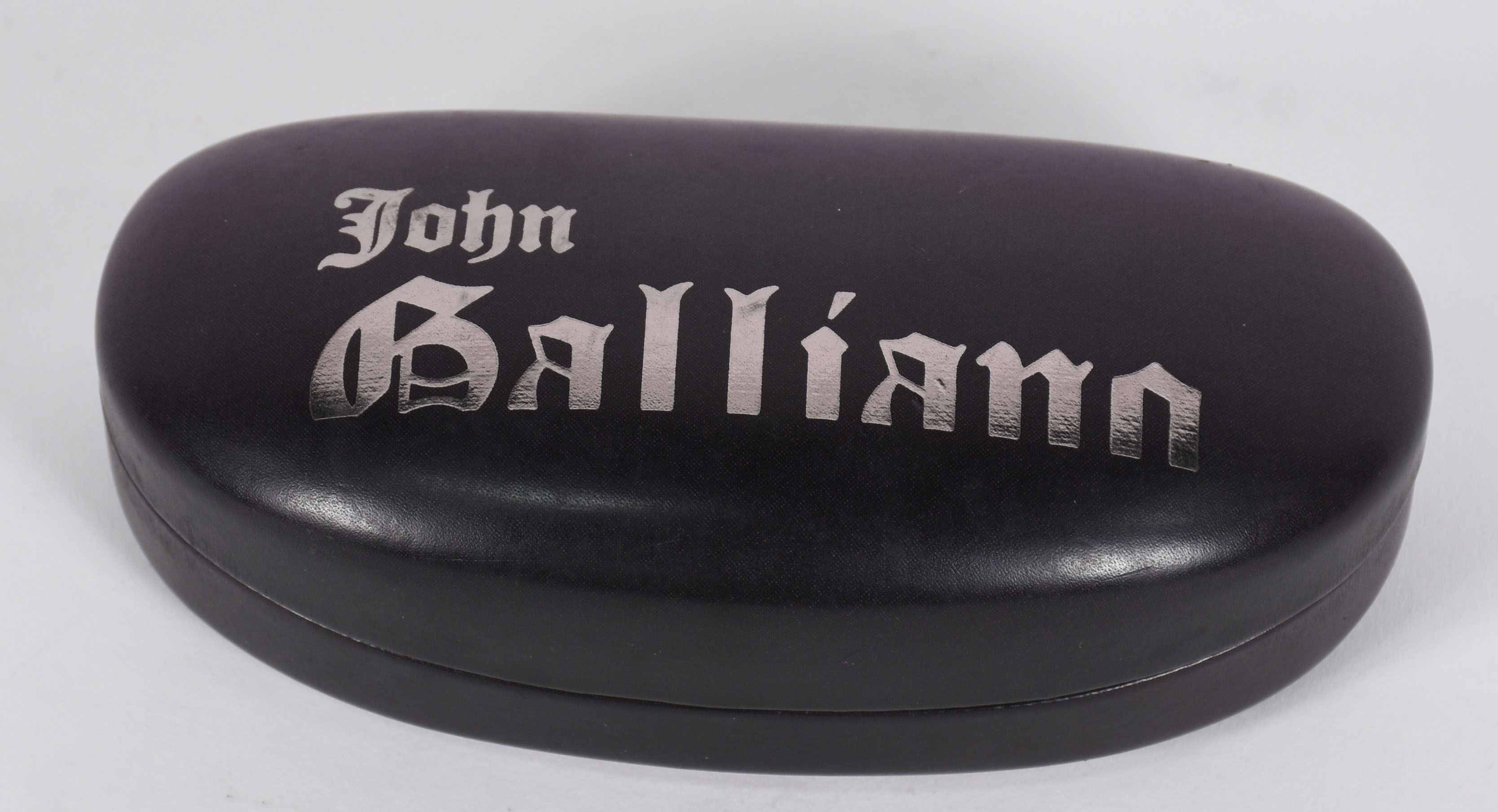 Óculos de sol da marca JOHN GALLIANO, no estojo. - foto 6 de 8