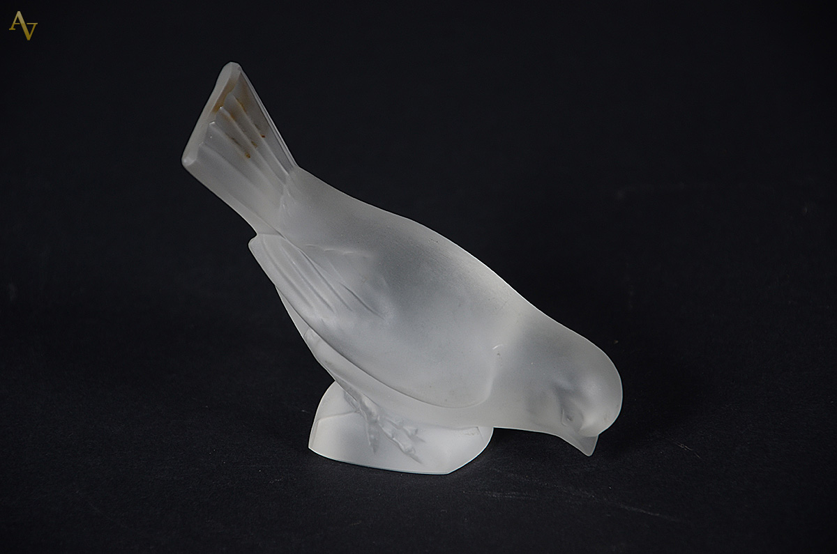 LALIQUE - Estatueta de cristal francês representando passarinho...
