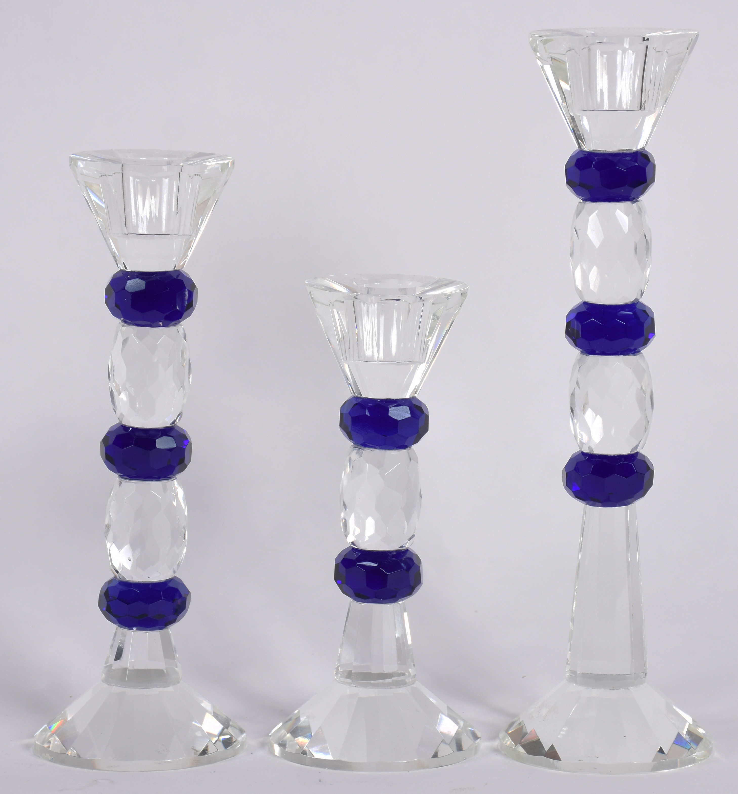 Três castiçais de cristal com detalhes em azul marinho. - foto 1 de 3