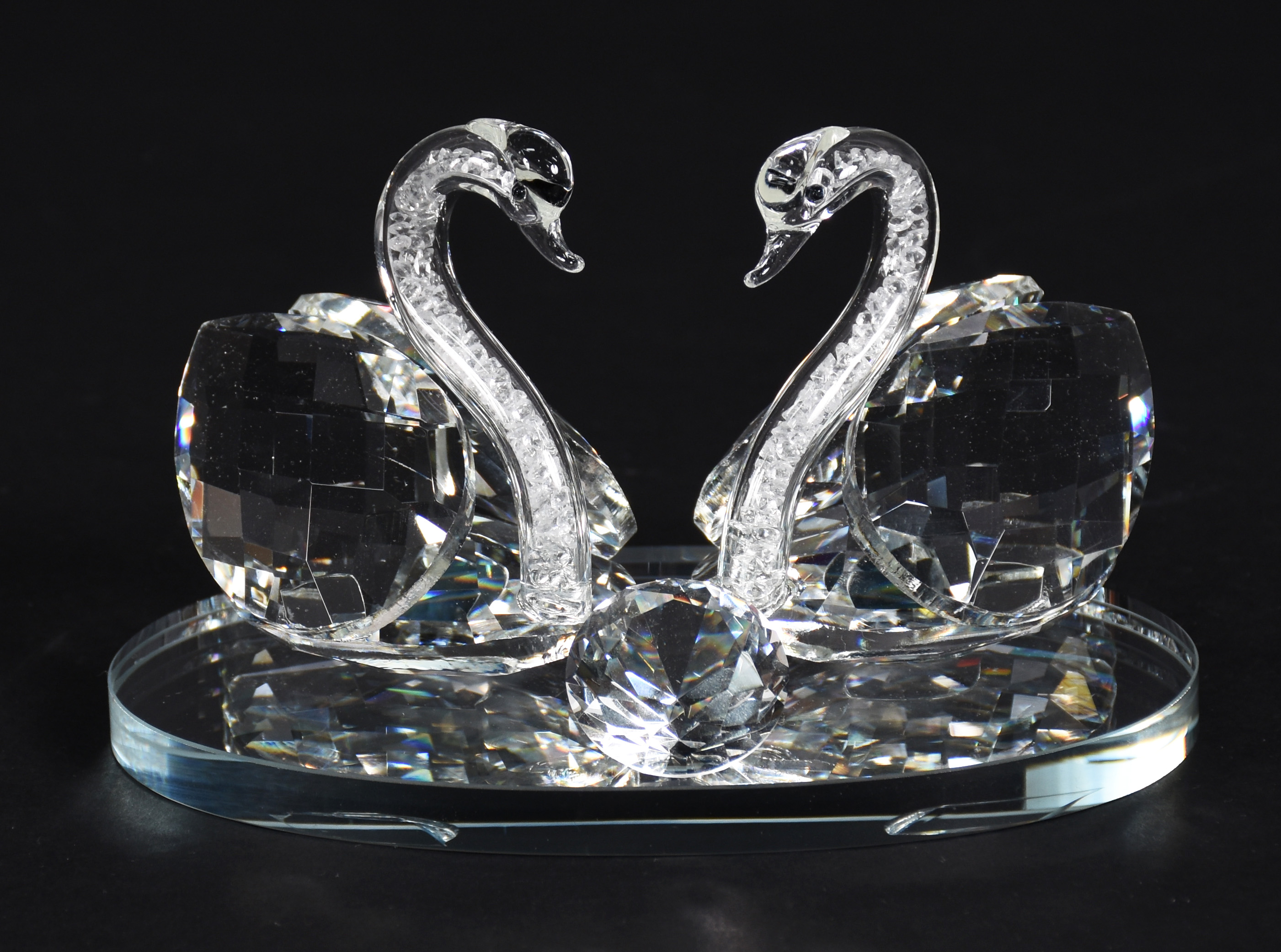 Casal cisnes de cristal bisotado. - foto 1 de 5