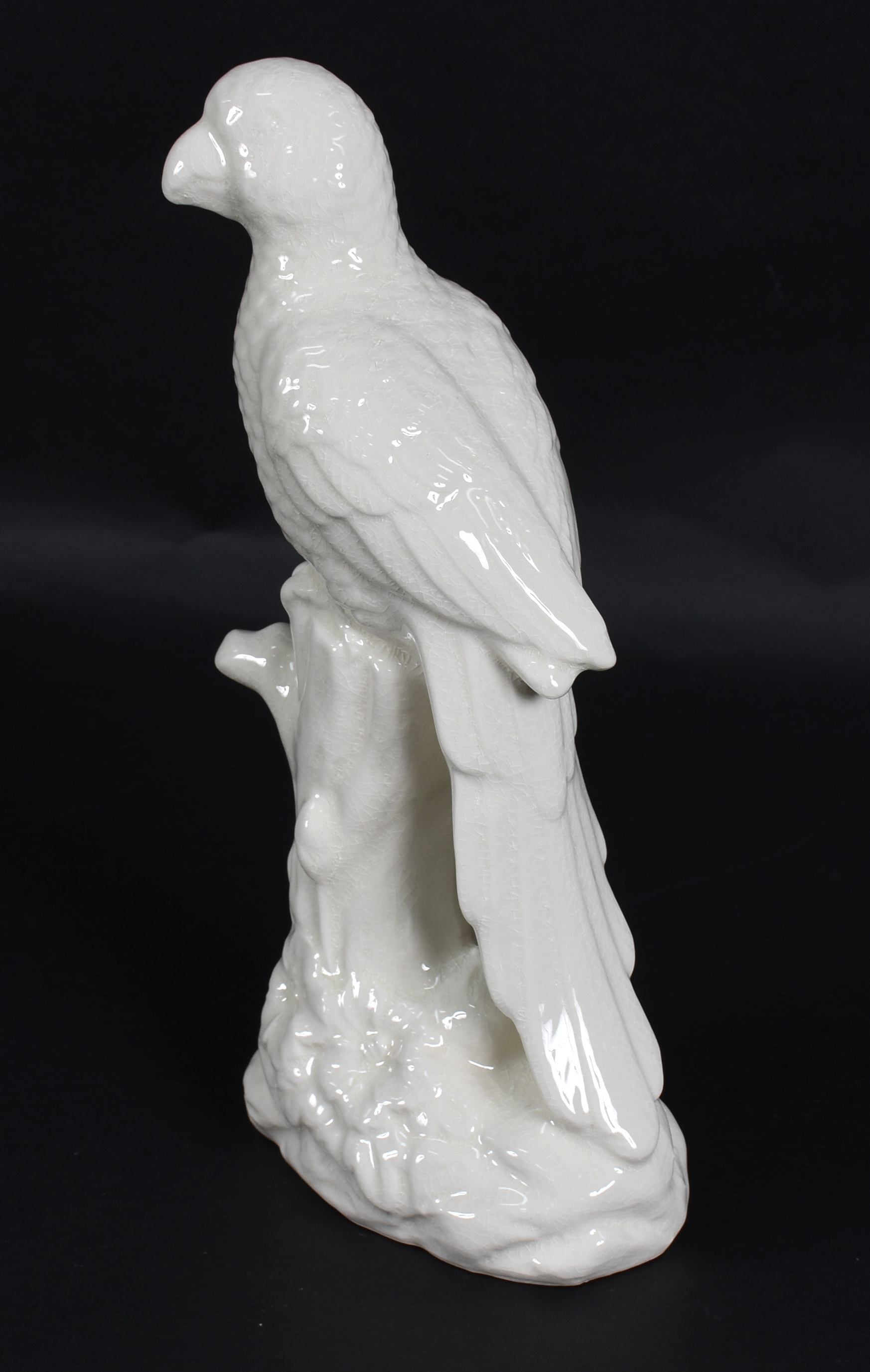 Estatueta de porcelana representando papagaio. - foto 2 de 5