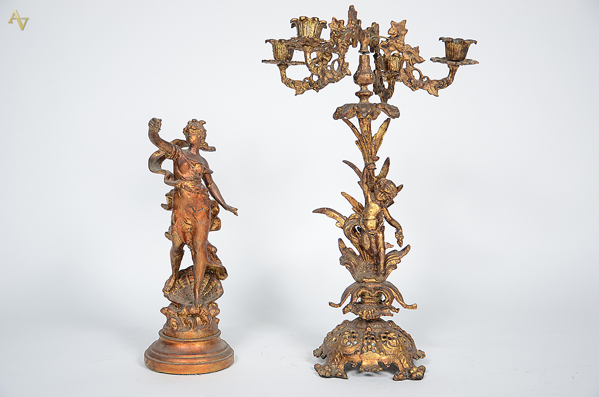 Conjunto com duas peças de petit bronze sendo candelabro para 4 luzes... - foto 1 de 2