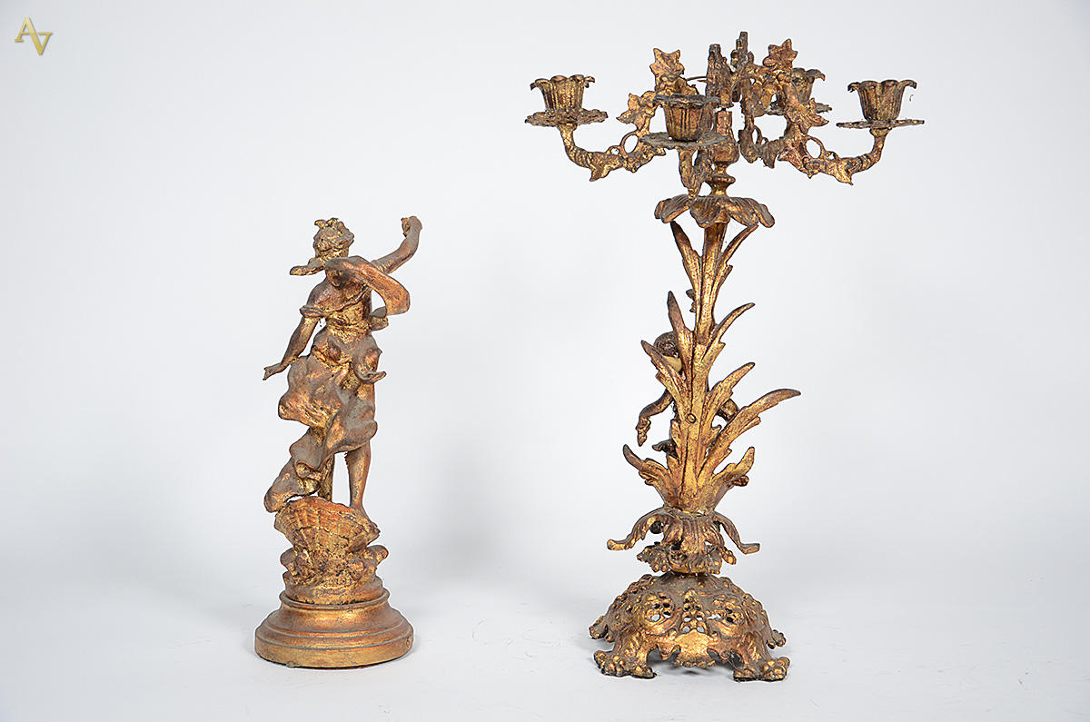Conjunto com duas peças de petit bronze sendo candelabro para 4 luzes... - foto 2 de 2