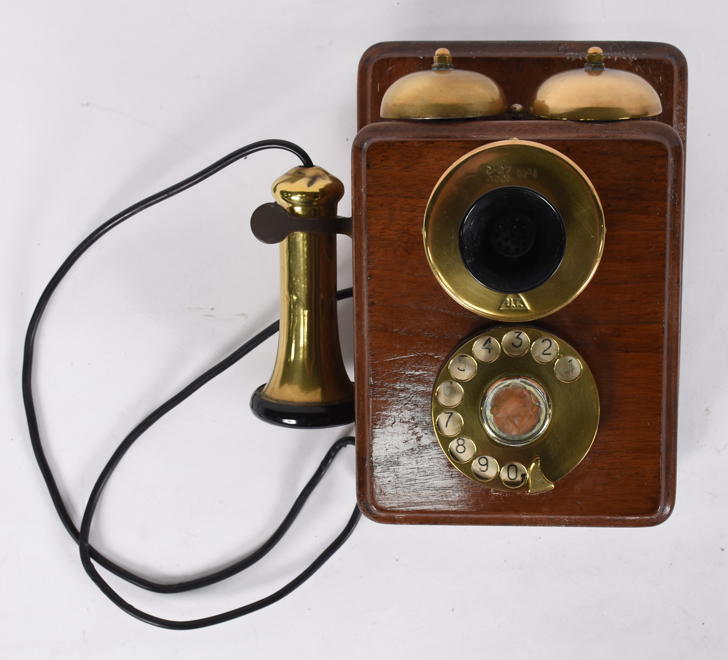 Telefone de parede com caixa de madeira. - foto 1 de 5