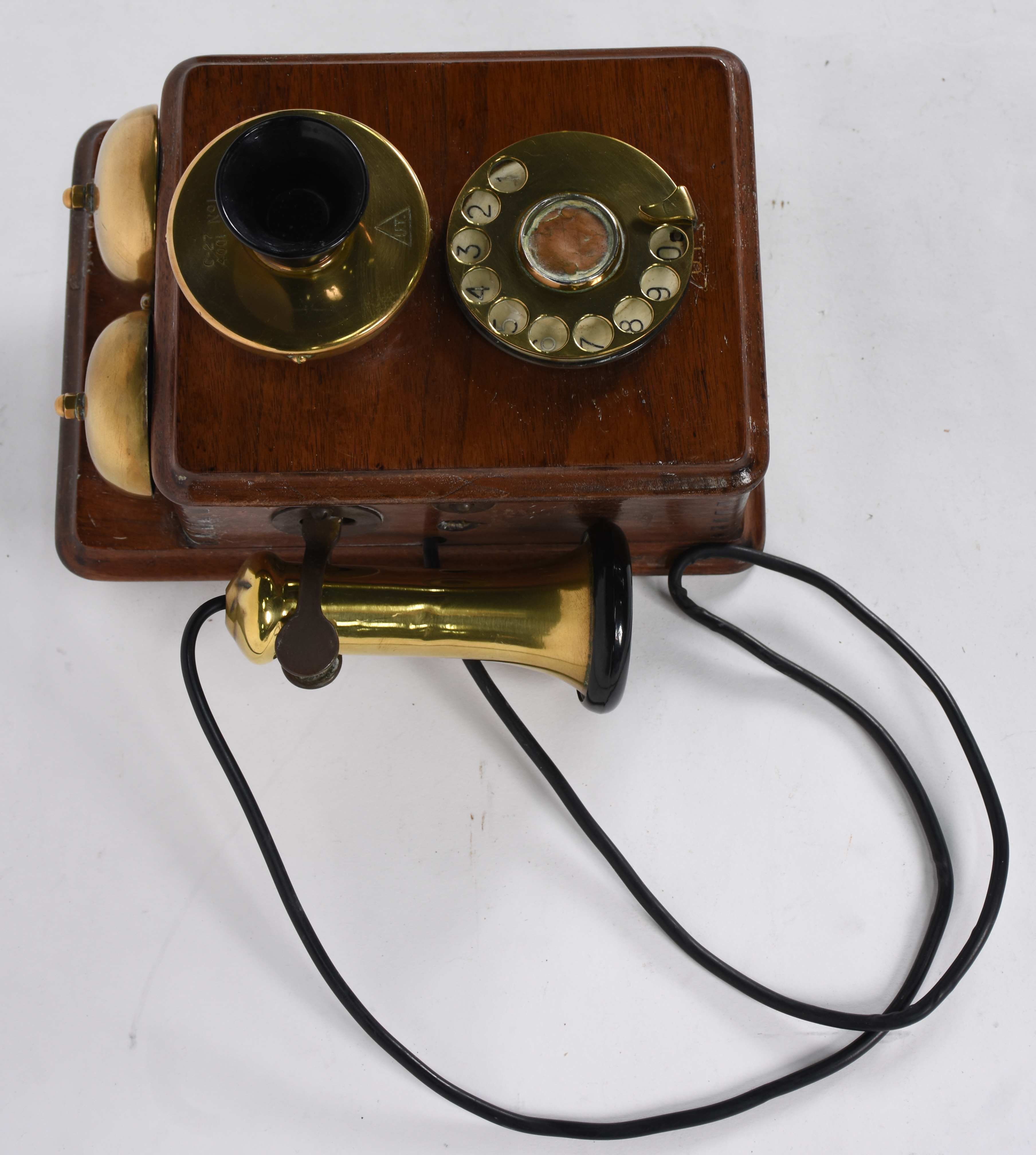 Telefone de parede com caixa de madeira. - foto 2 de 5