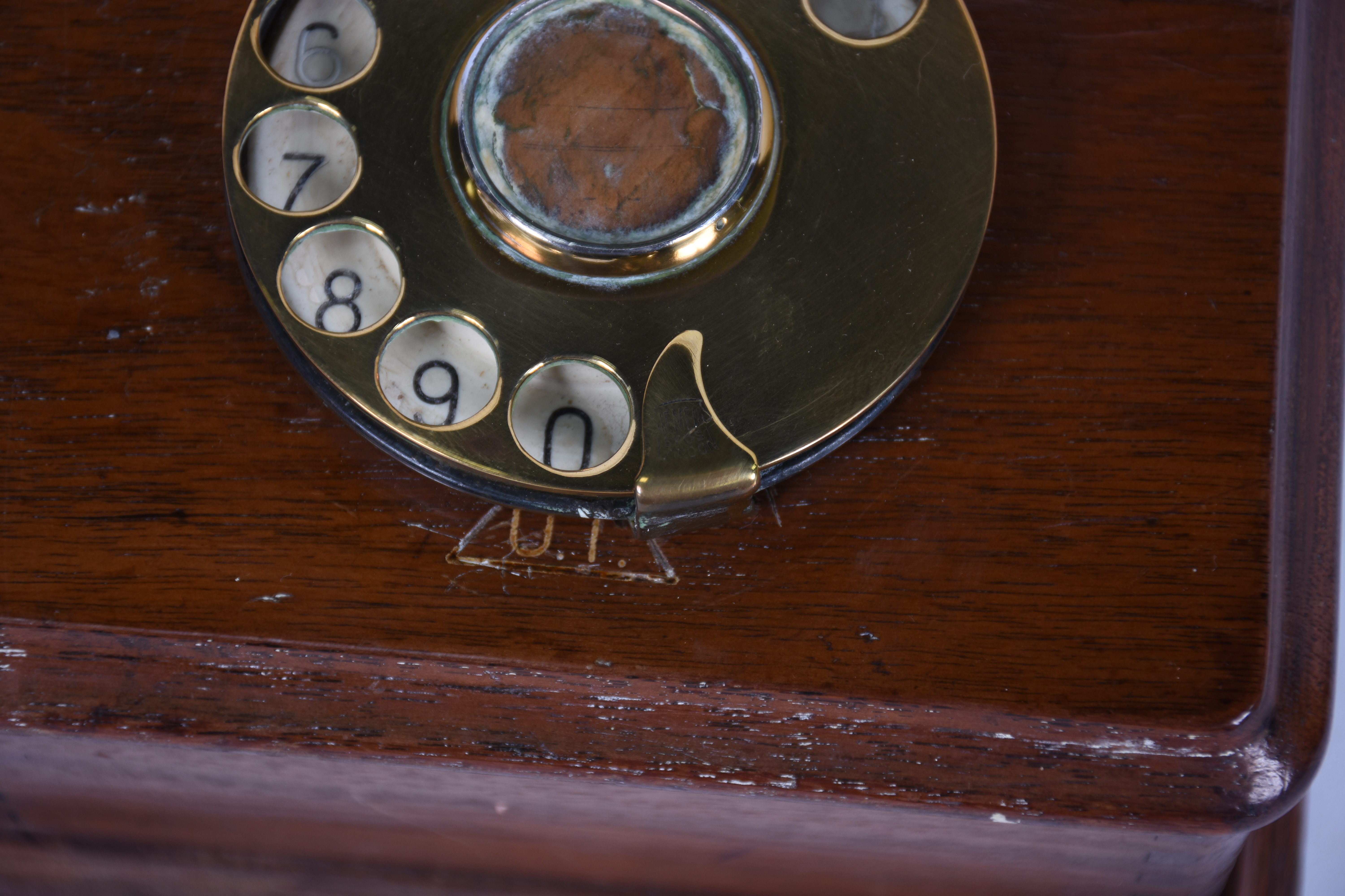 Telefone de parede com caixa de madeira. - foto 3 de 5