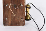 Telefone de parede com caixa de madeira. - Telefone de parede com caixa de madeira.