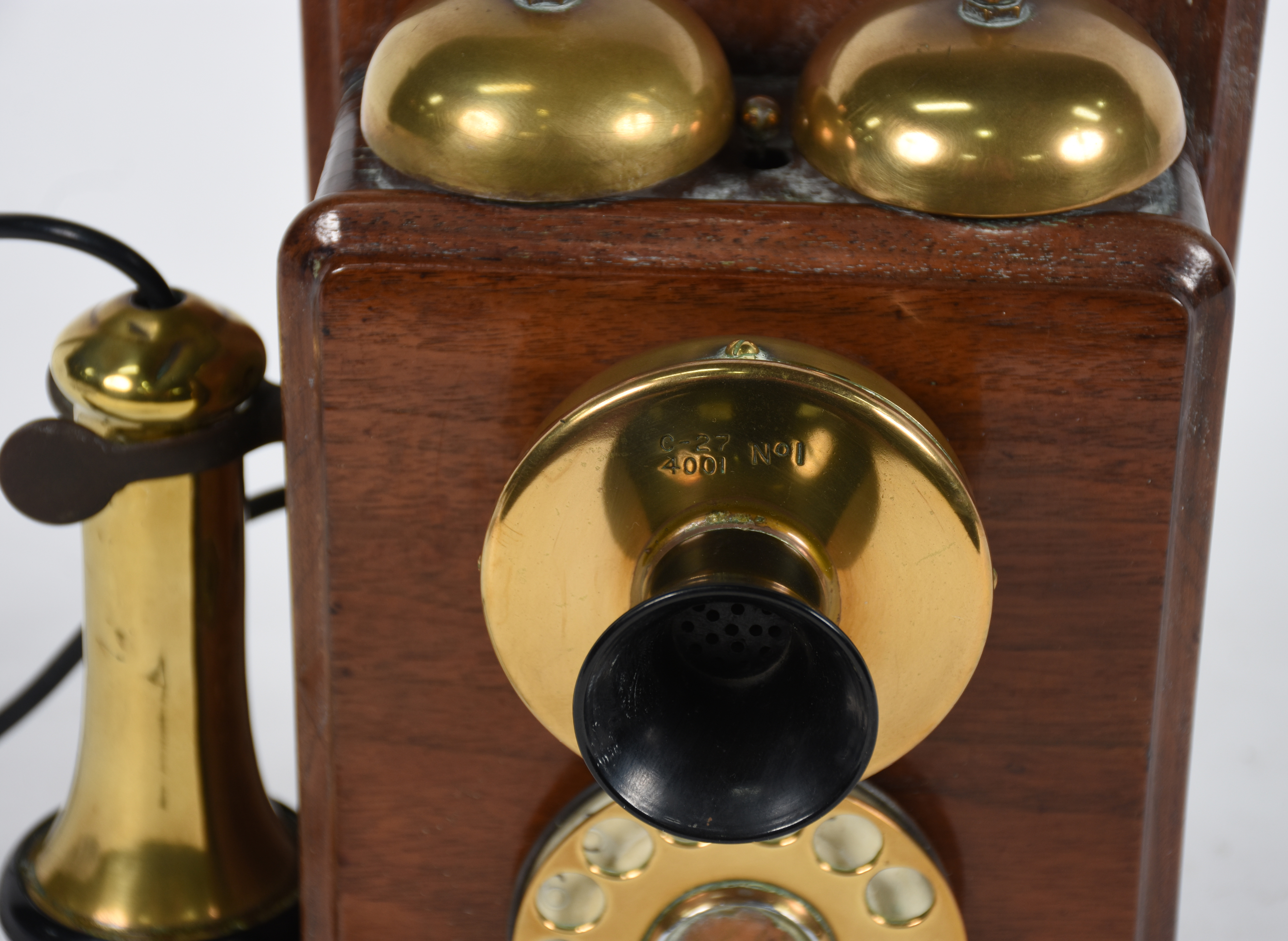 Telefone de parede com caixa de madeira. - foto 5 de 5