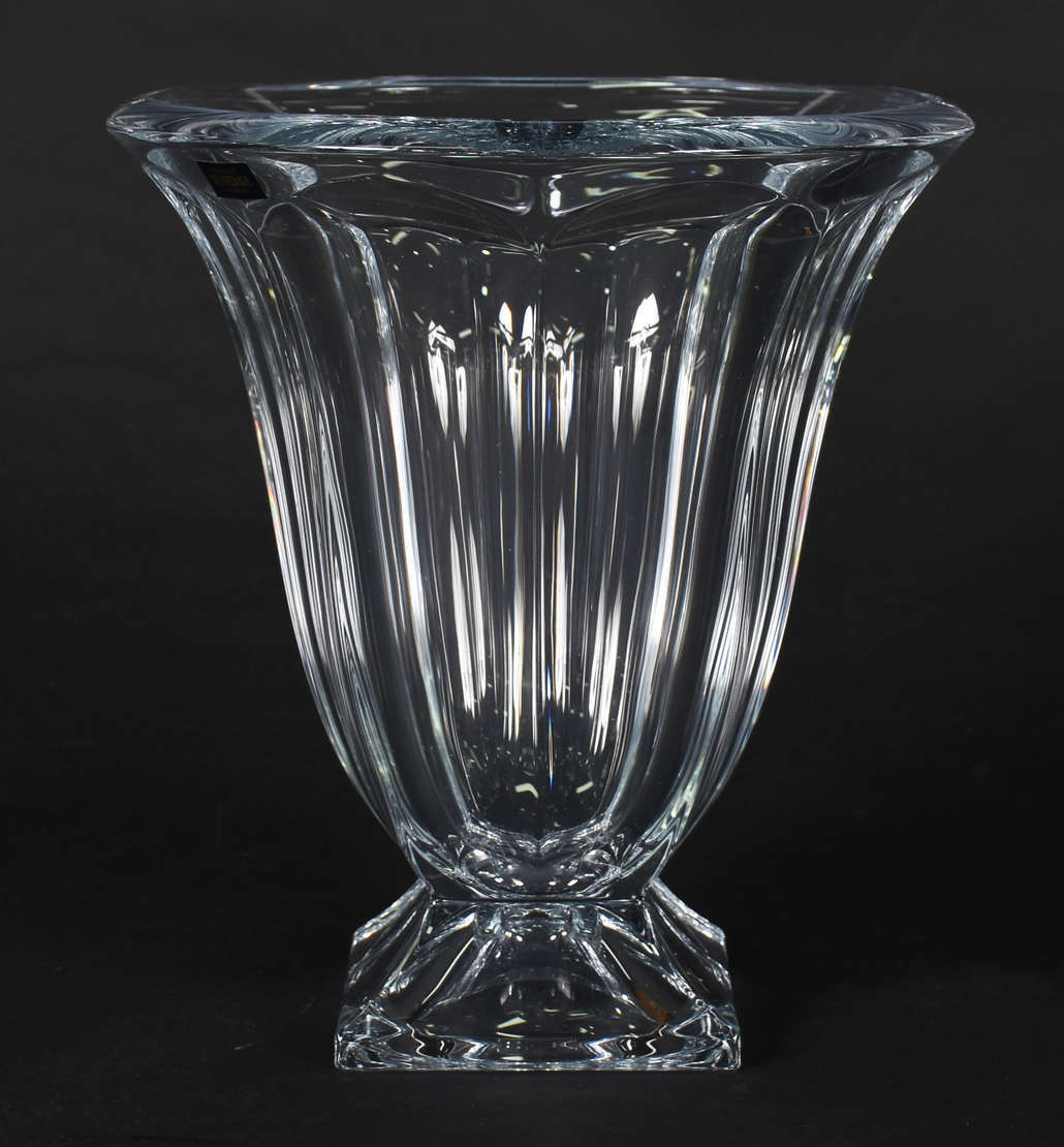 Vaso de cristal em bloco facetado. - foto 2 de 4