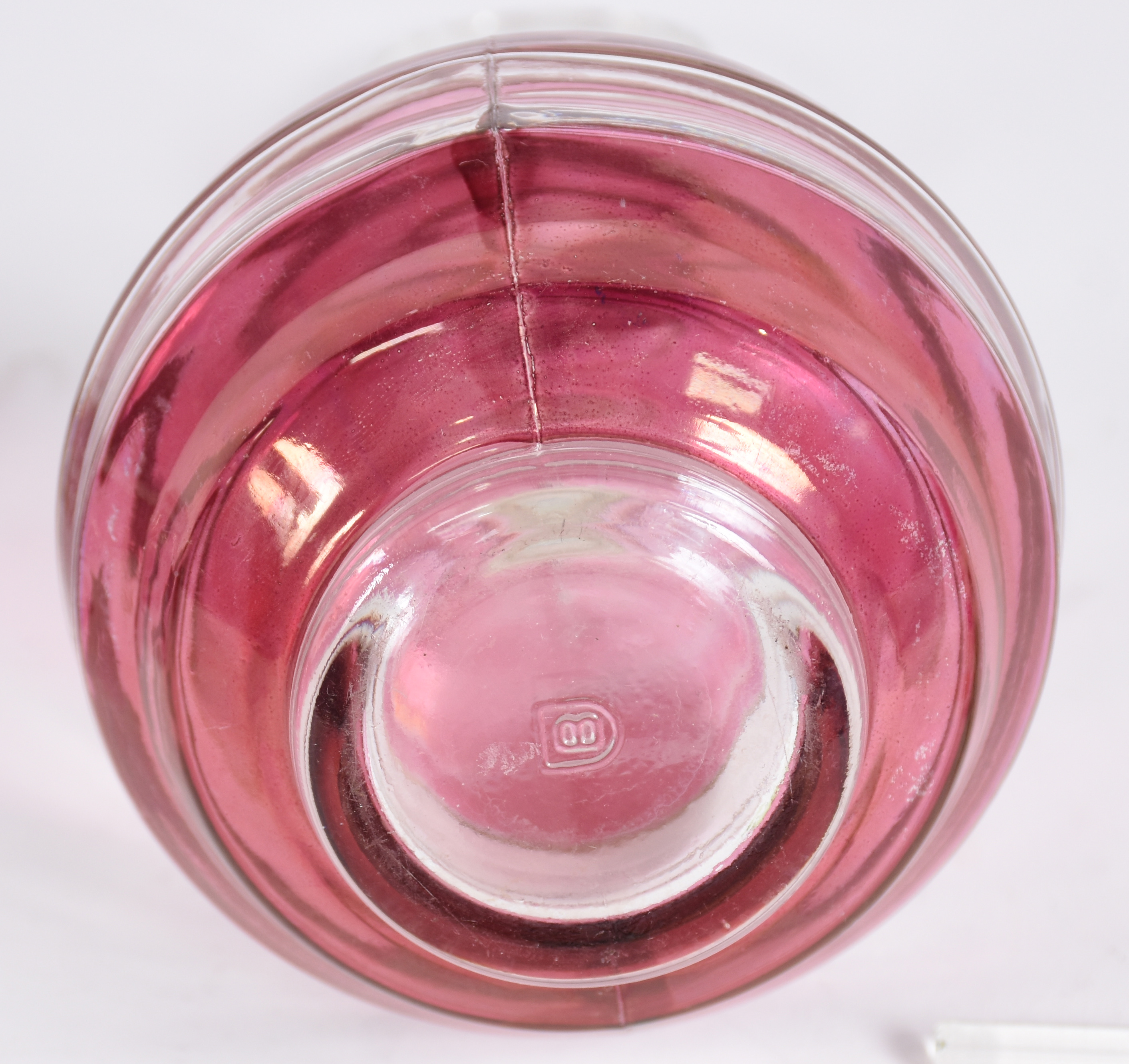 Diversas peças de vidro, sendo: par de vasos vermelhos; licoreira e 5... - foto 3 de 3