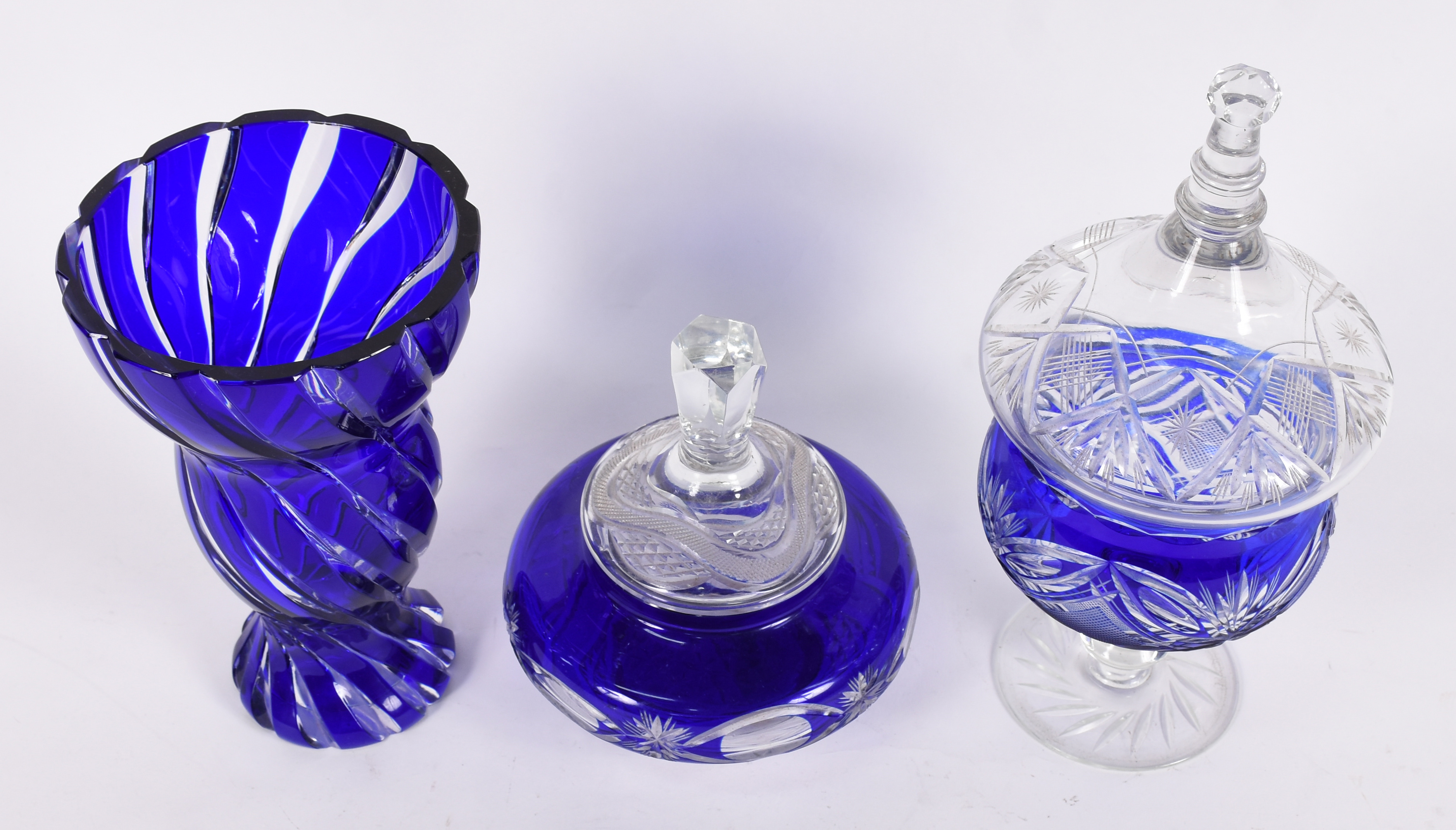 Tres peças de cristal doublé azul lapidado - foto 2 de 5