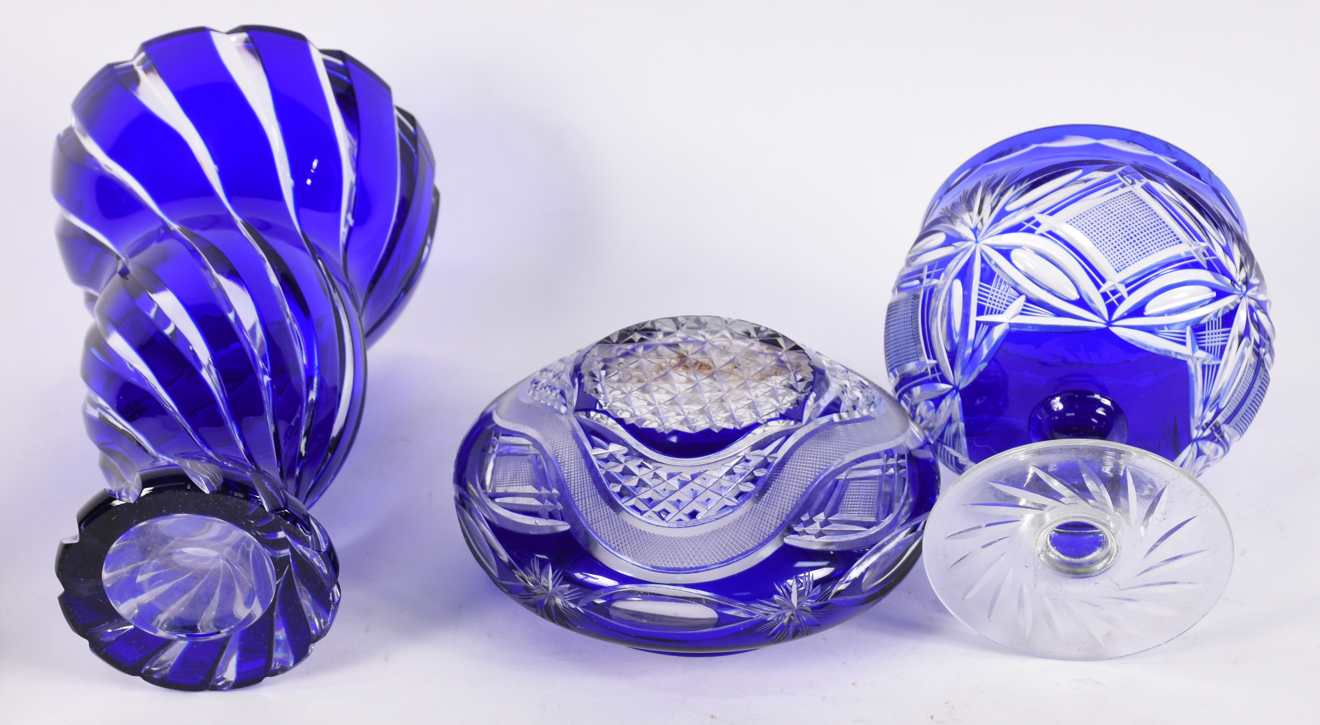 Tres peças de cristal doublé azul lapidado - foto 4 de 5