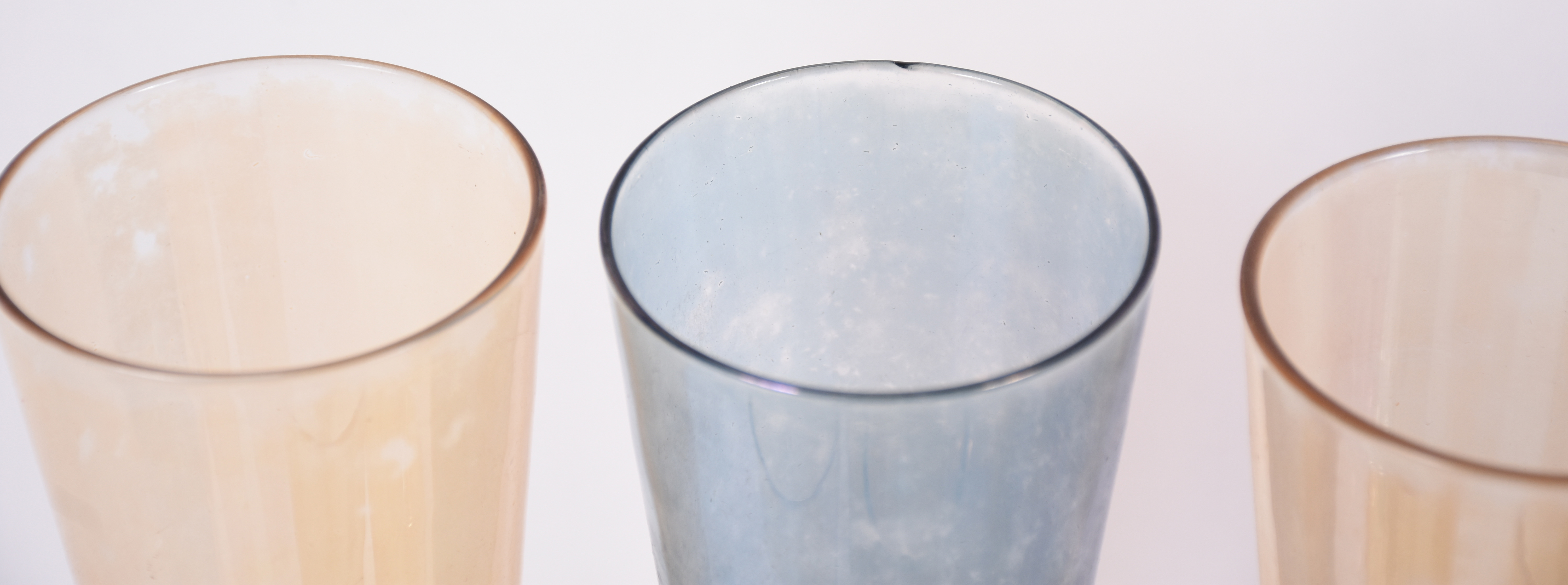 Diversas peças, sendo 8 tulipas para cerveja; 6 flutes com detalhes... - foto 3 de 4