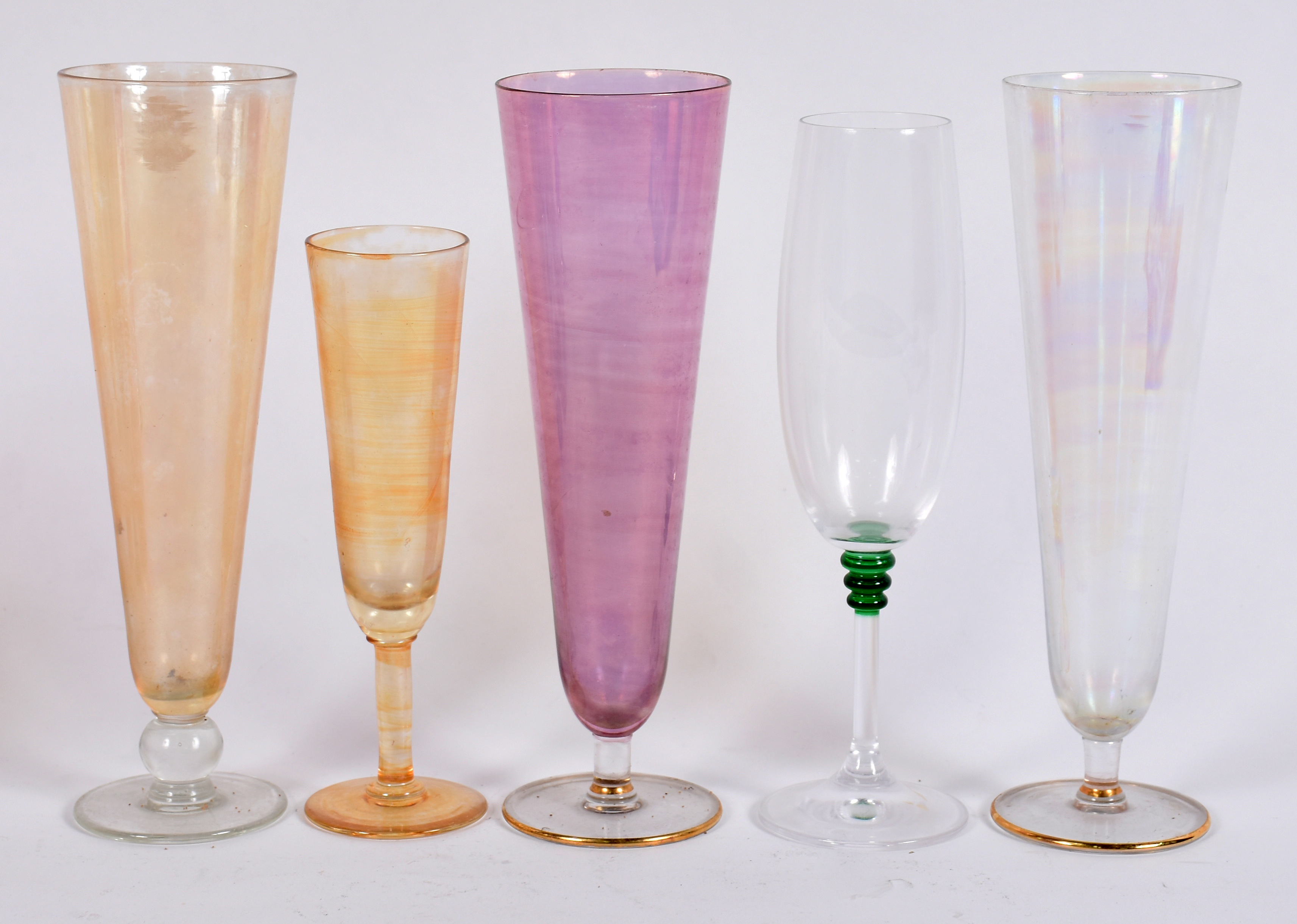 Diversas peças, sendo 8 tulipas para cerveja; 6 flutes com detalhes... - foto 4 de 4