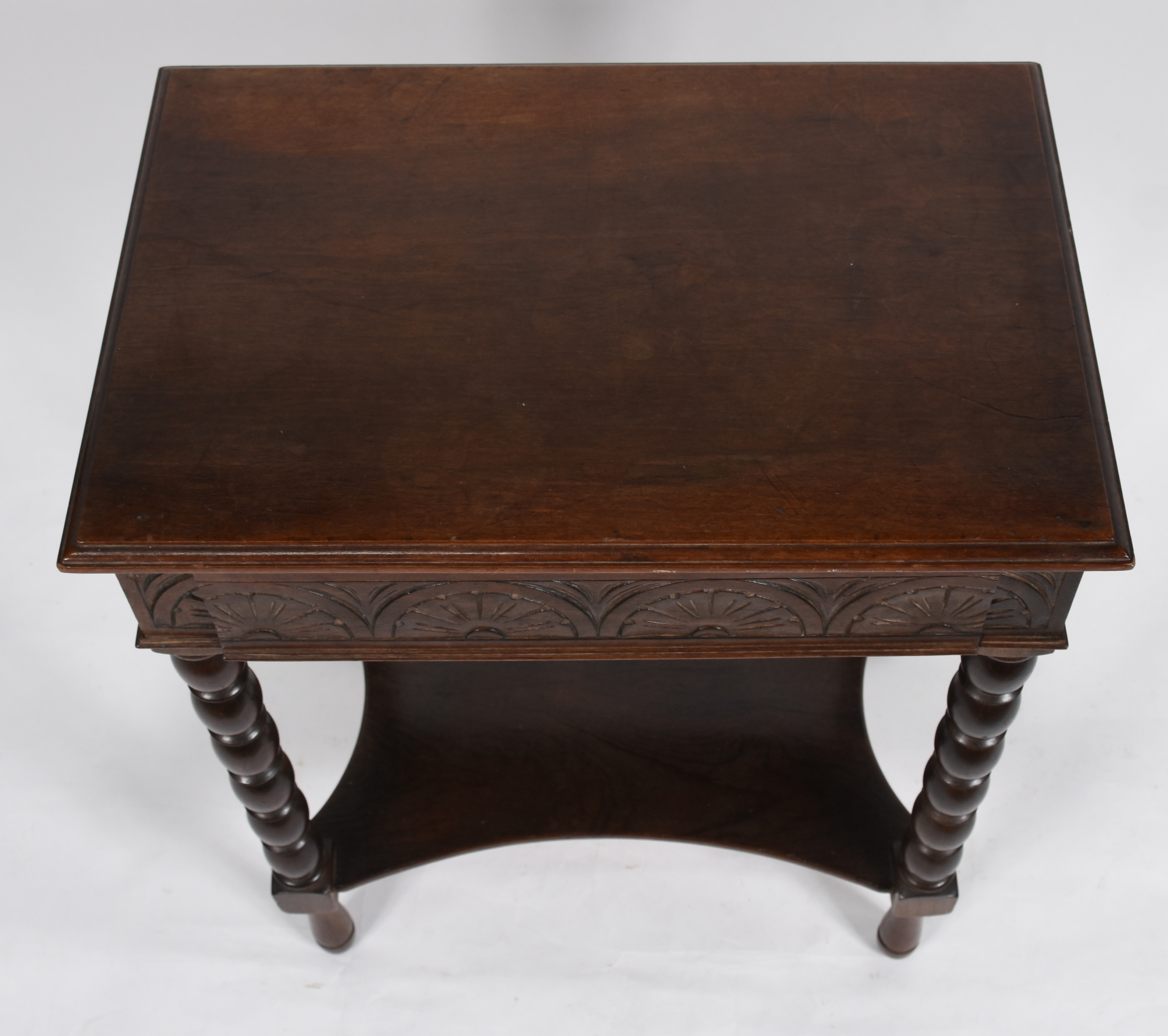 Mesa auxiliar de madeira nobre com uma gaveta, pernas torneadas. - foto 2 de 5