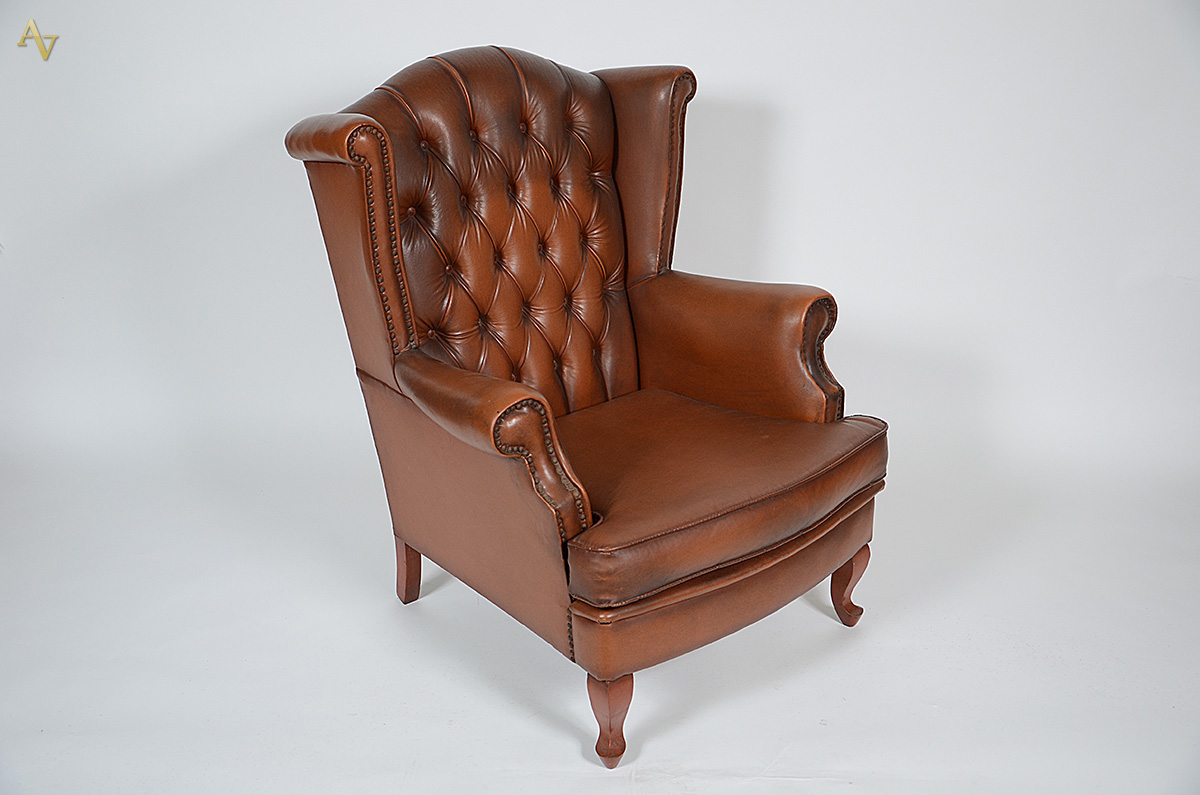 Bergere estofada em curvim e encosto com capitoné. - foto 1 de 2
