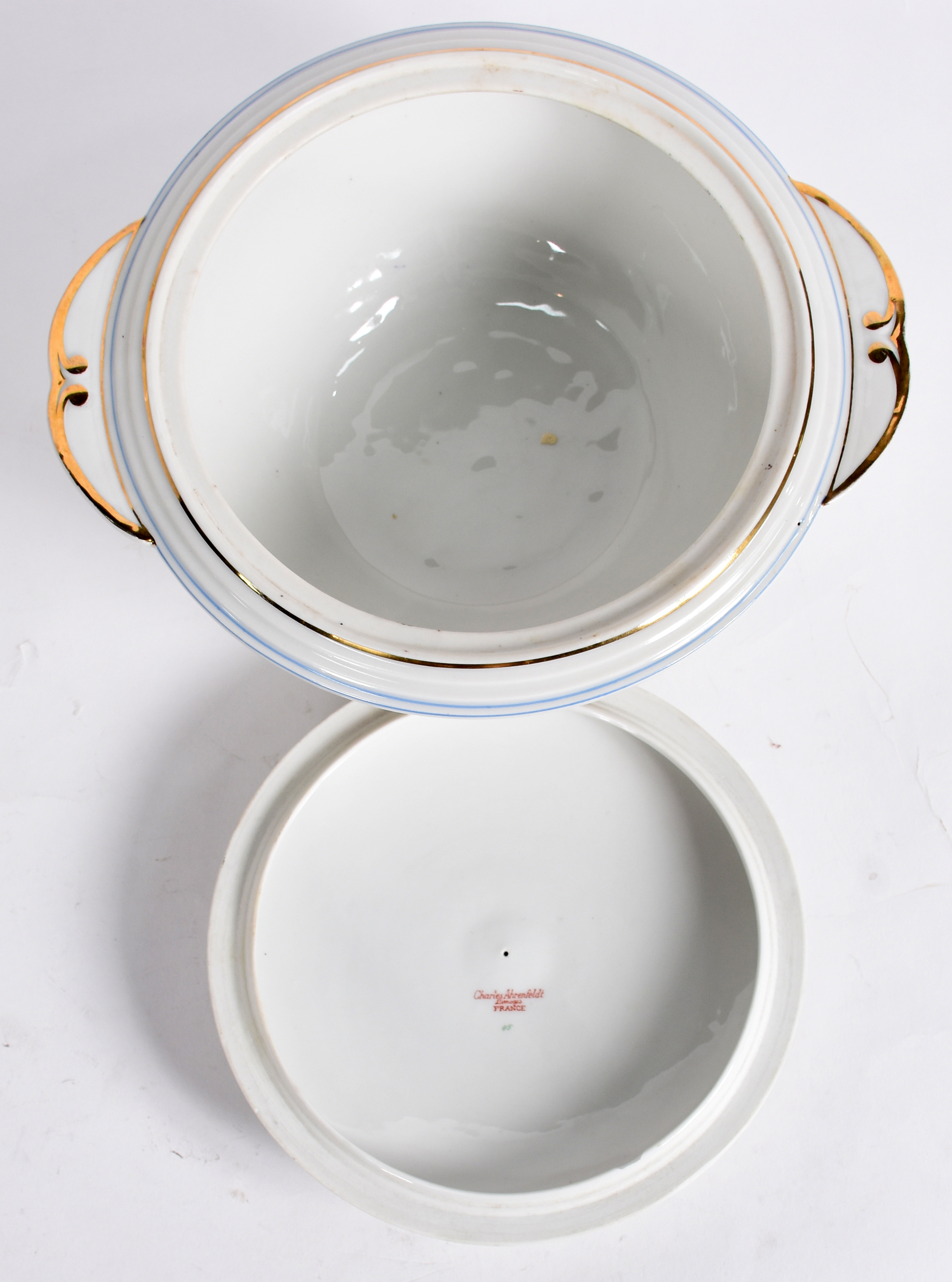 Diversas peças de porcelana, sendo uma sopeira e um bowl frances de... - foto 3 de 5