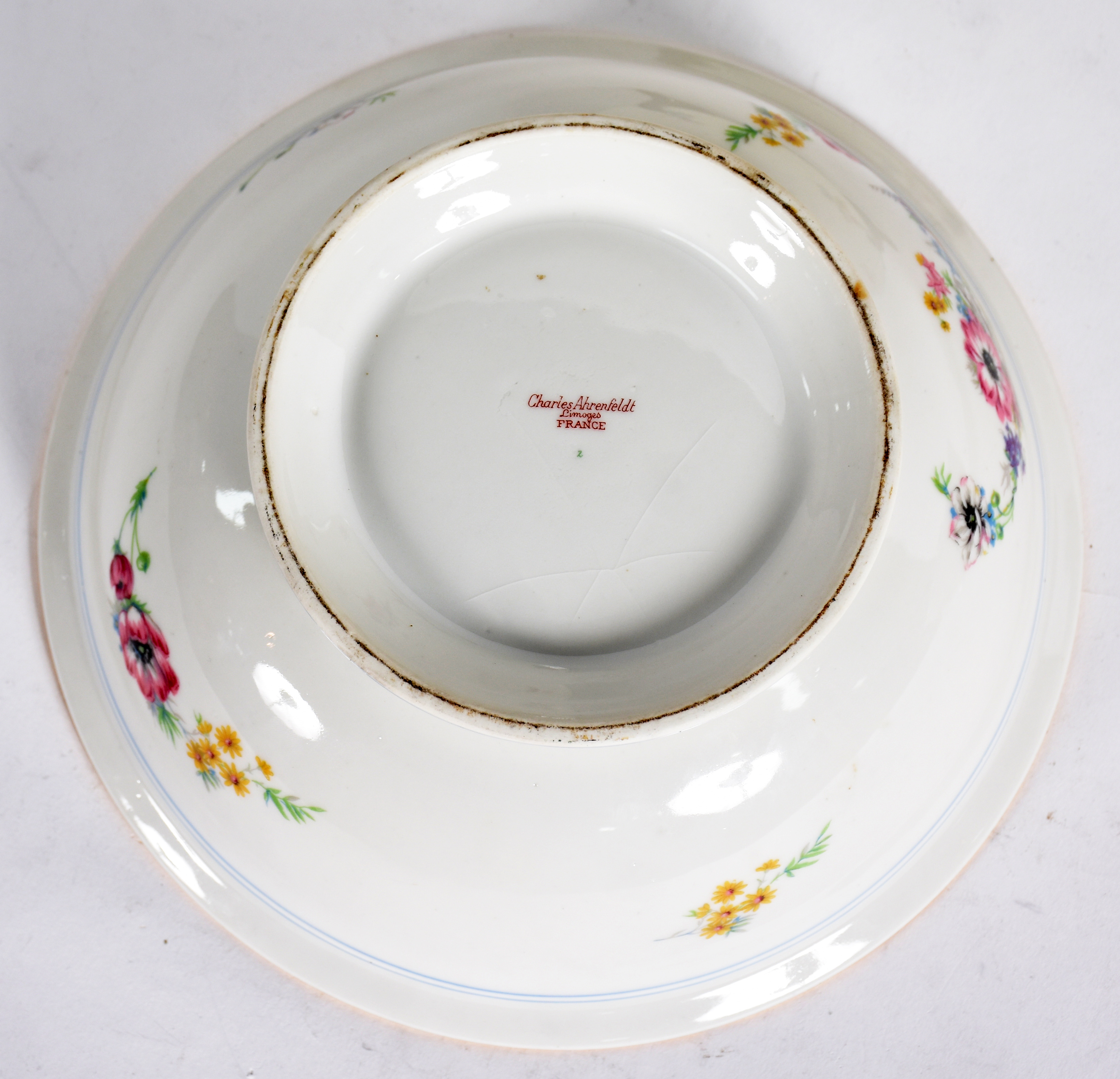 Diversas peças de porcelana, sendo uma sopeira e um bowl frances de... - foto 4 de 5