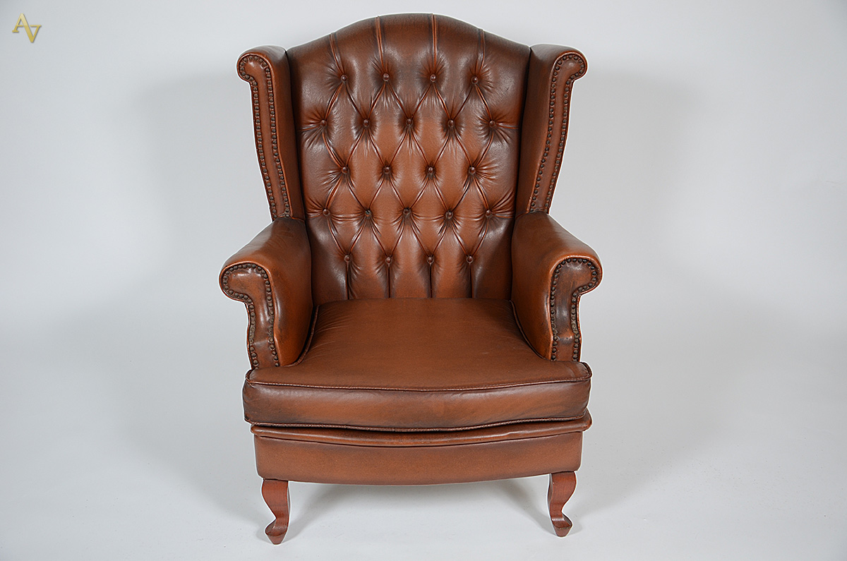 Bergere estofada em curvim e encosto com capitoné. - foto 2 de 2