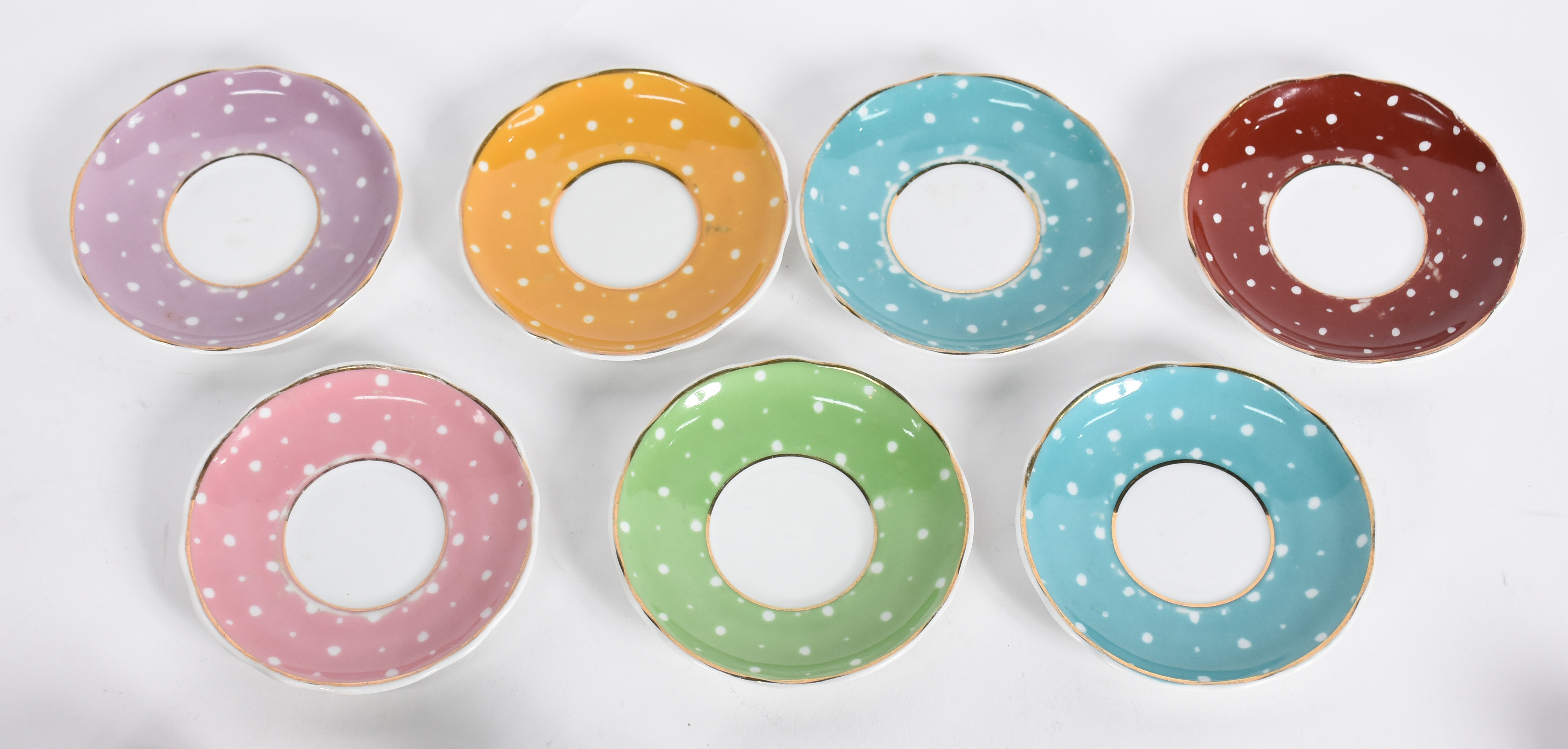 Conjunto com 7 xicaras com pires para café de porcelana nacional. - foto 5 de 5
