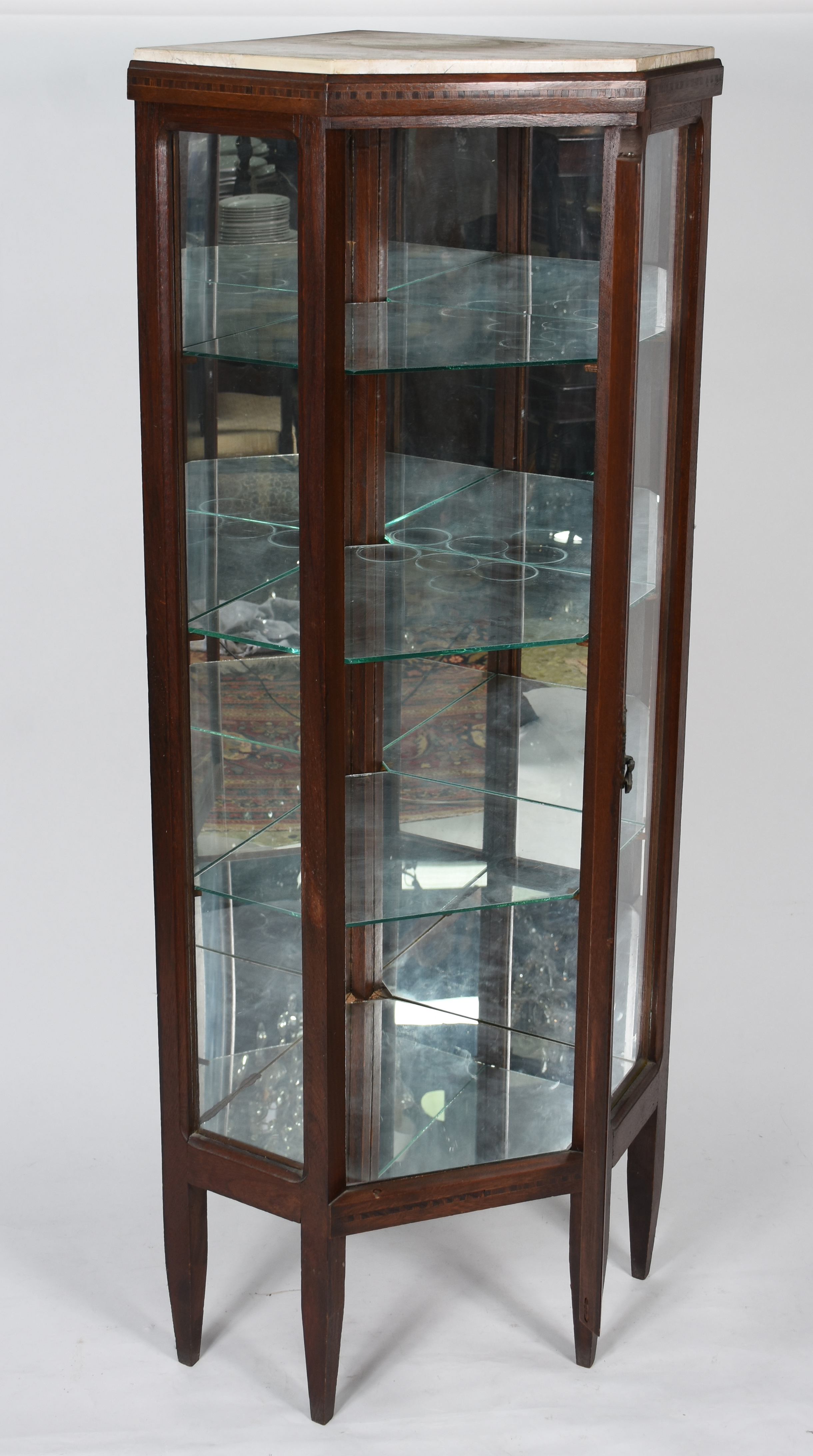 Vitrine de canto de madeira nobre filetada, tres prateleiras internas... - foto 4 de 6