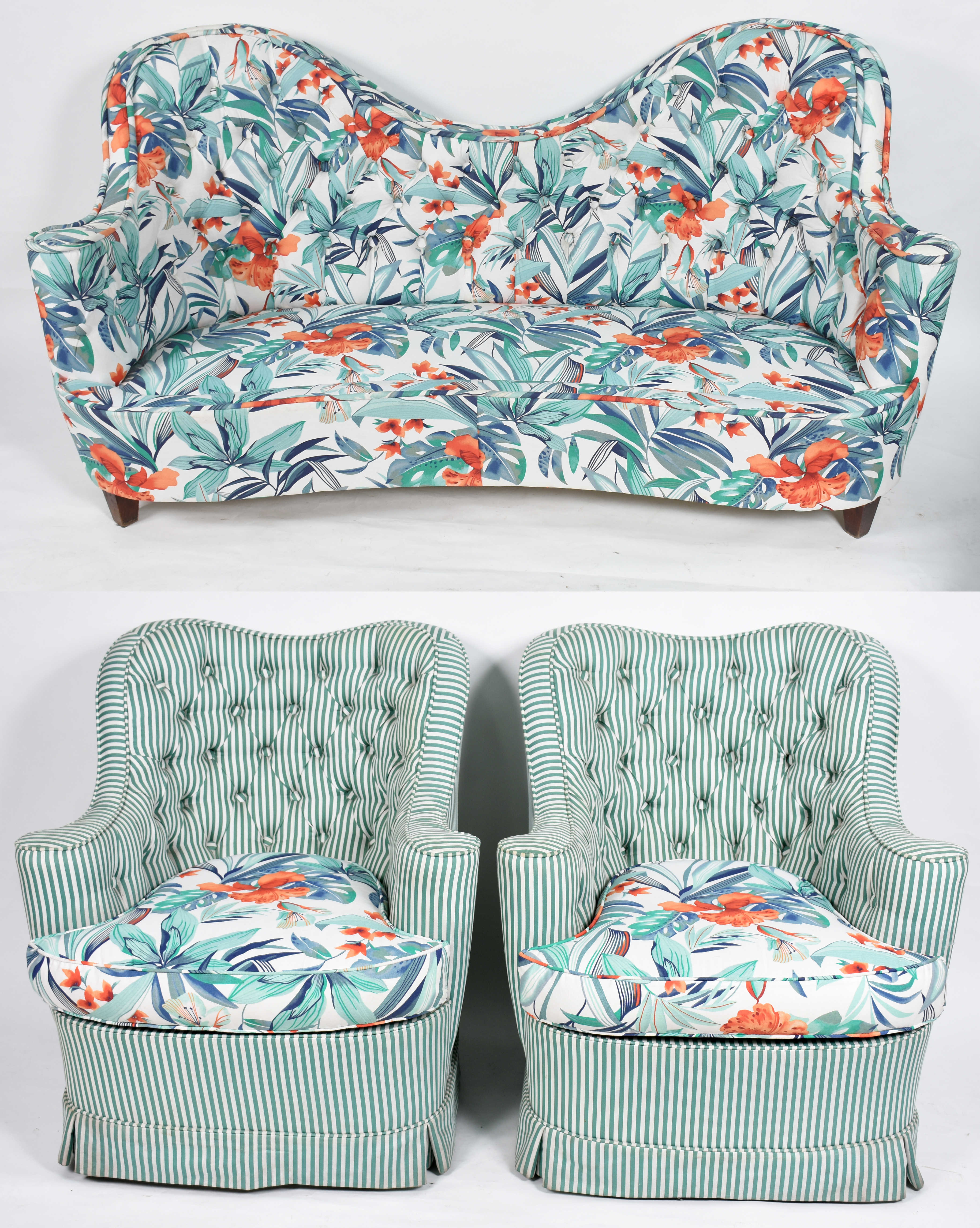 Conjunto de sofá e par de poltronas estofadas e forradas com tecido... - foto 1 de 8