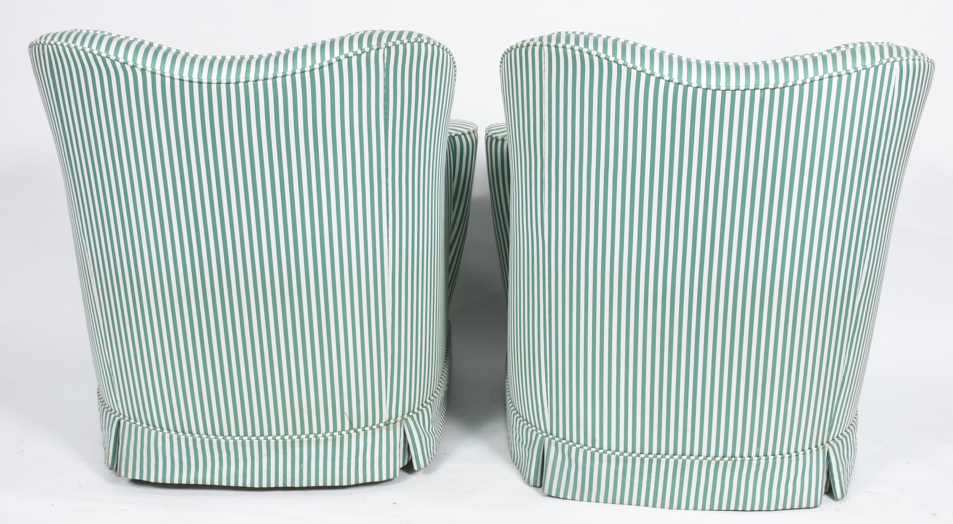 Conjunto de sofá e par de poltronas estofadas e forradas com tecido... - foto 5 de 8