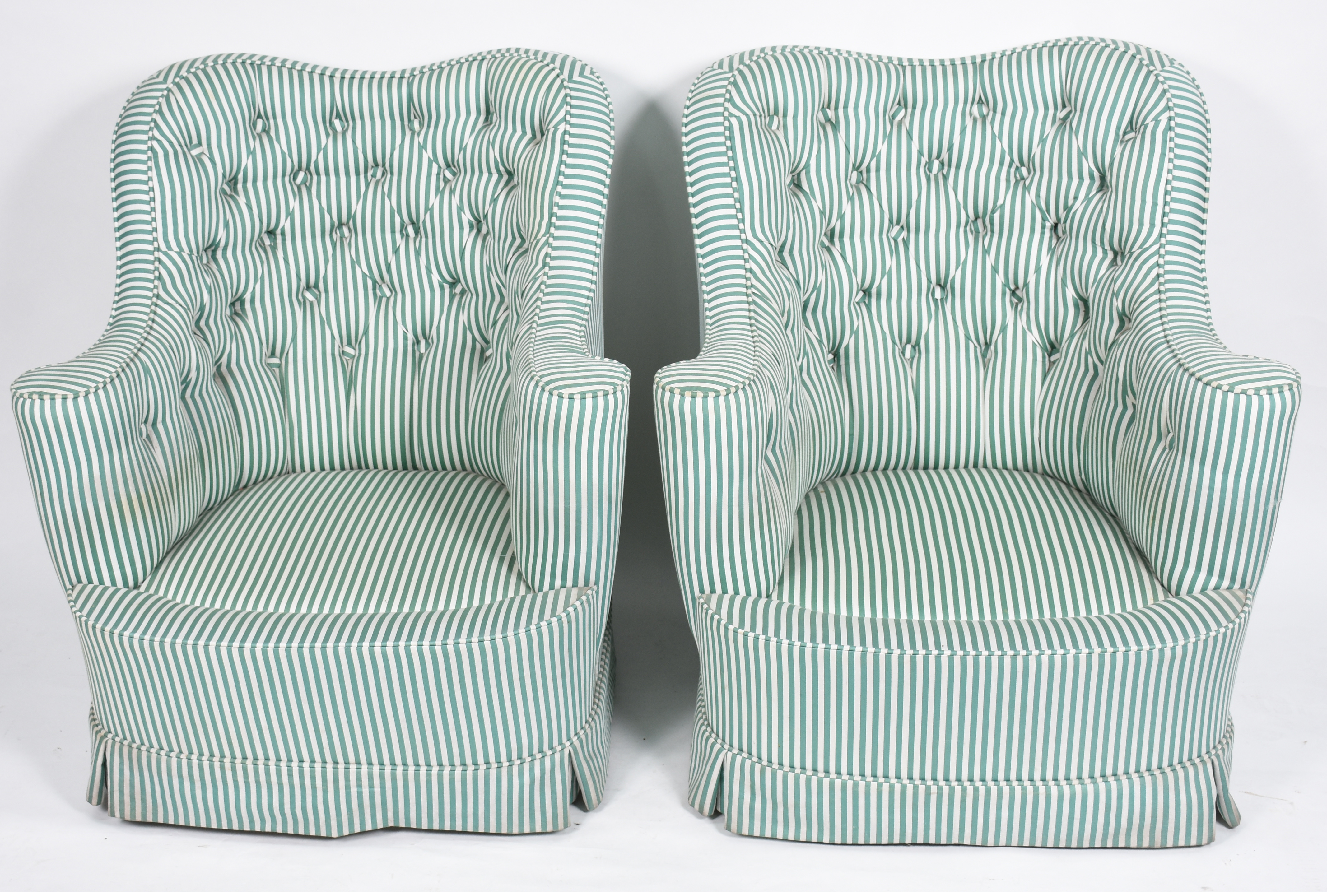 Conjunto de sofá e par de poltronas estofadas e forradas com tecido... - foto 7 de 8