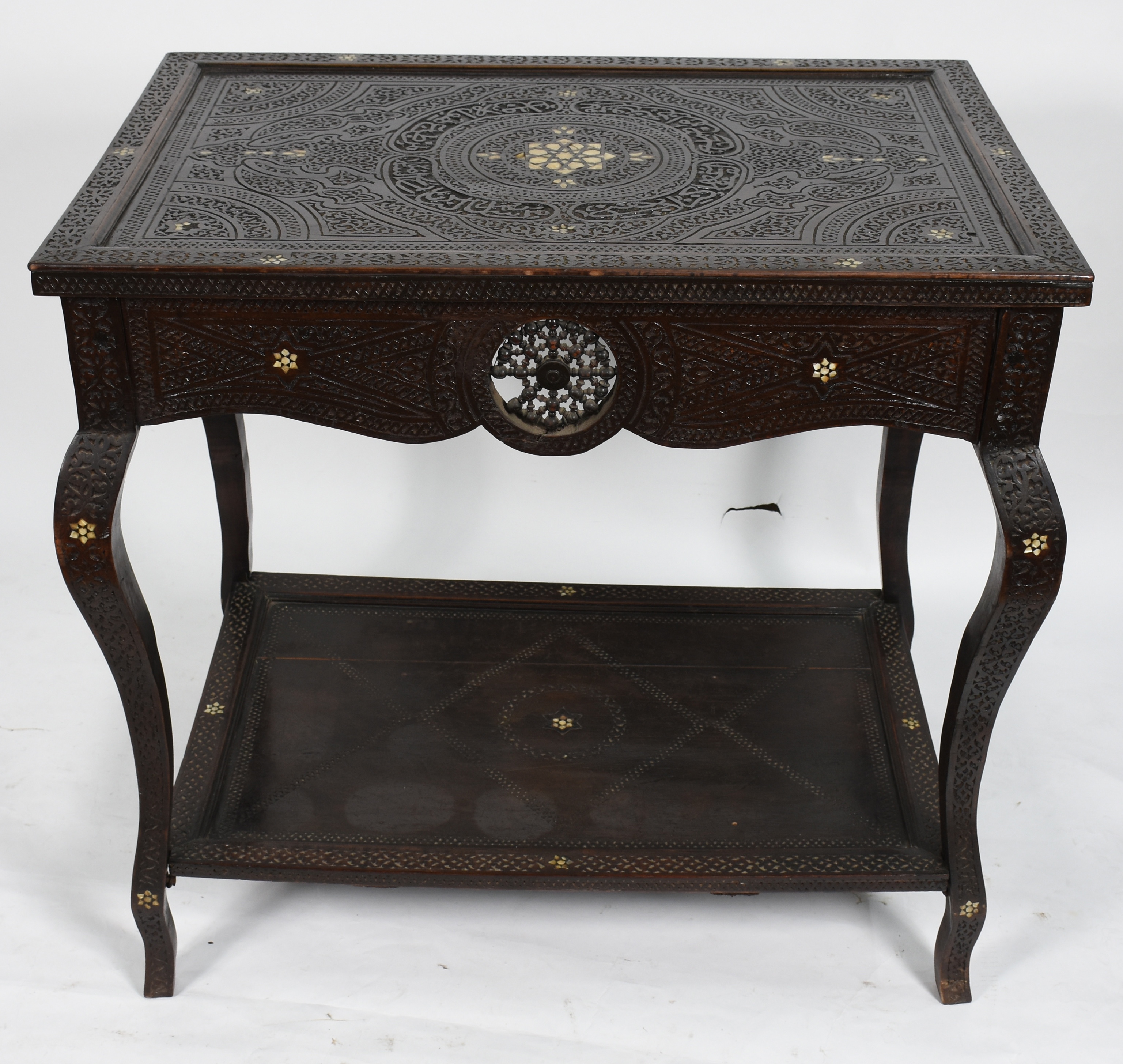 Mesa de madeira nobre estilo oriental com entalhes e incrustações de... - foto 5 de 8