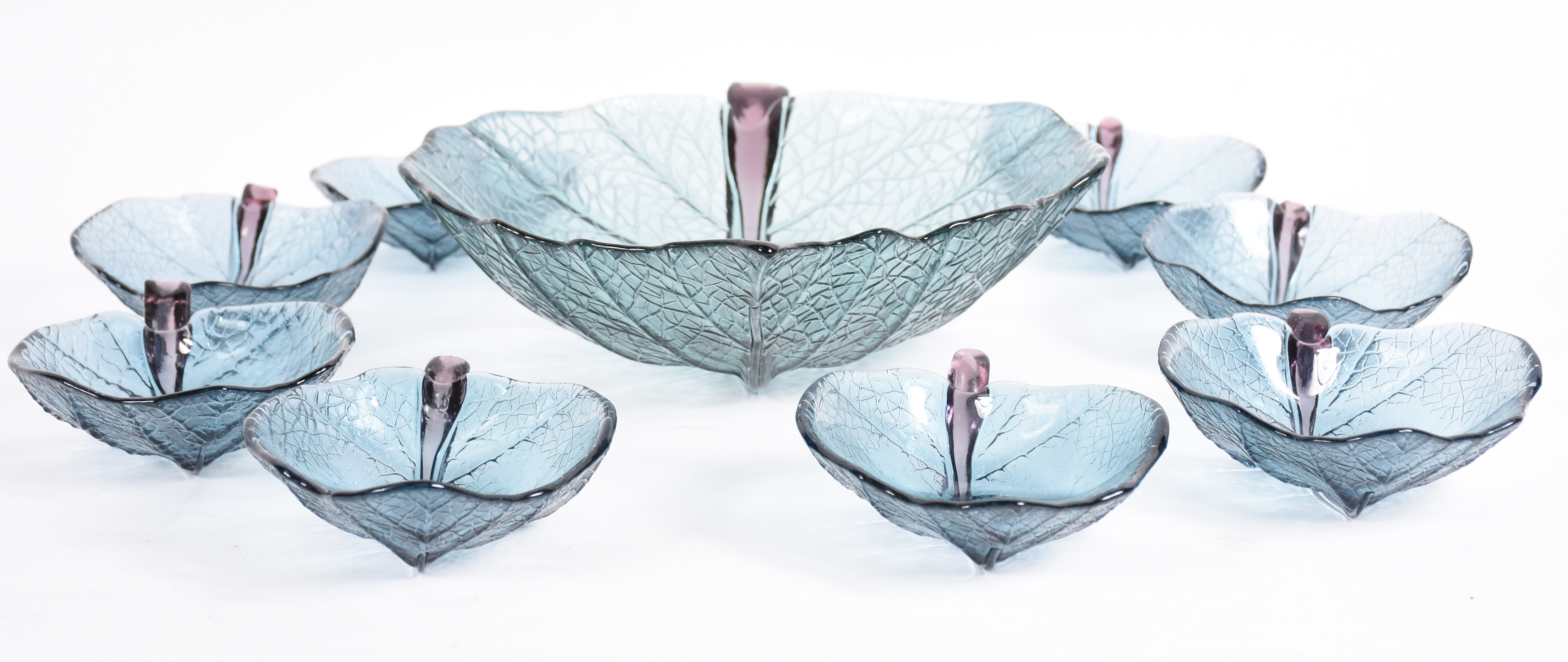 Conjunto de saladeira e 8 bowls de vidro azul na forma de folha. - foto 4 de 4