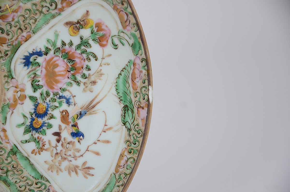 Seis pratos diversos de porcelana oriental (pequenos bicados)... - foto 2 de 3