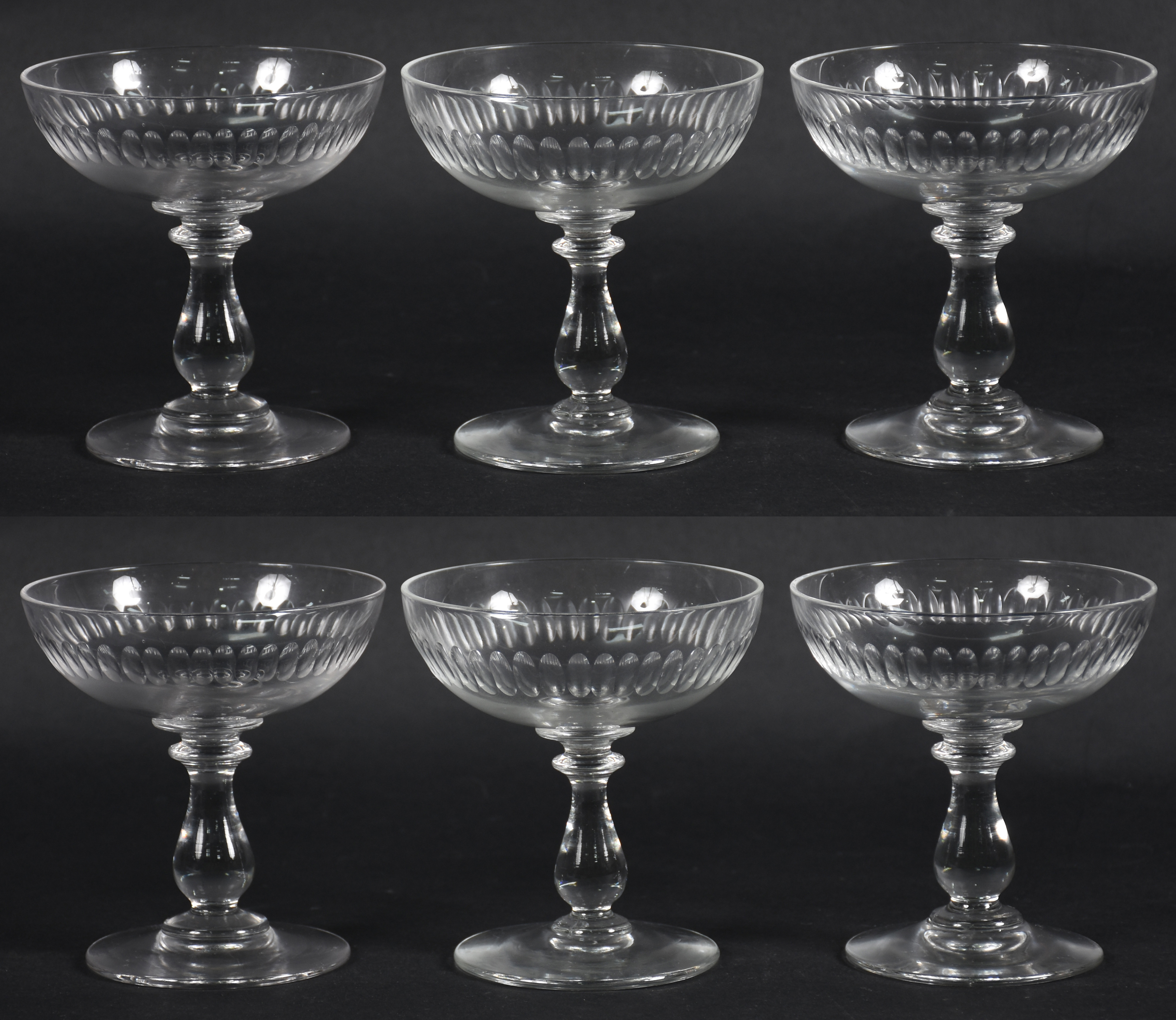 Conjunto com seis taças para champagne de cristal lapidado em gomos. - foto 1 de 4
