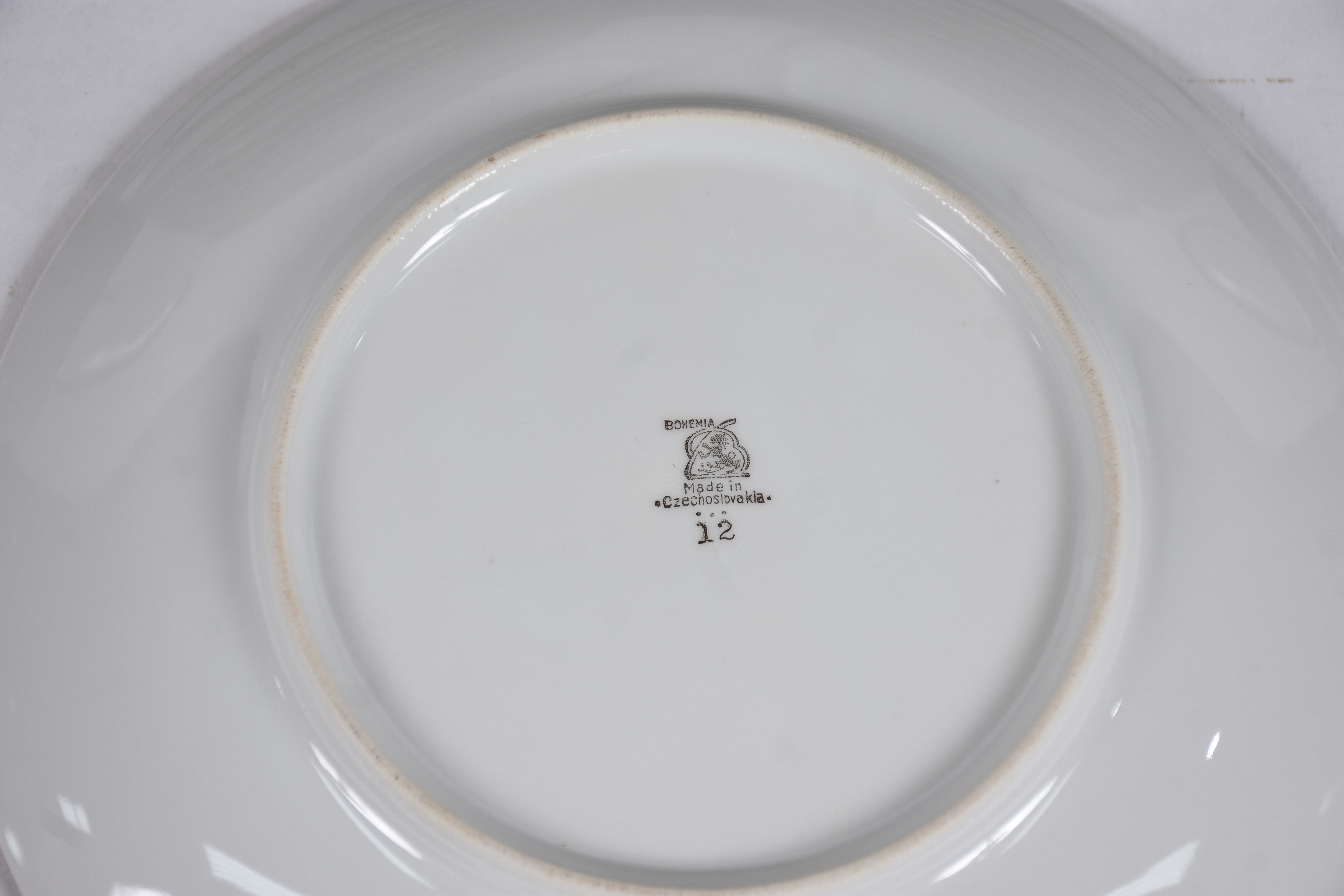 Aparelho de jantar de porcelana tcheca na cor bege, composto de 48... - foto 3 de 5