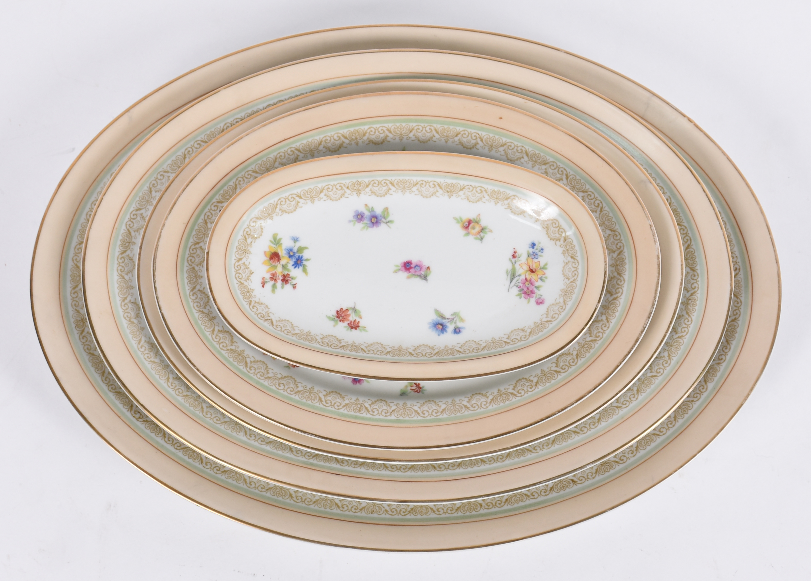 Aparelho de jantar de porcelana tcheca na cor bege, composto de 48... - foto 4 de 5