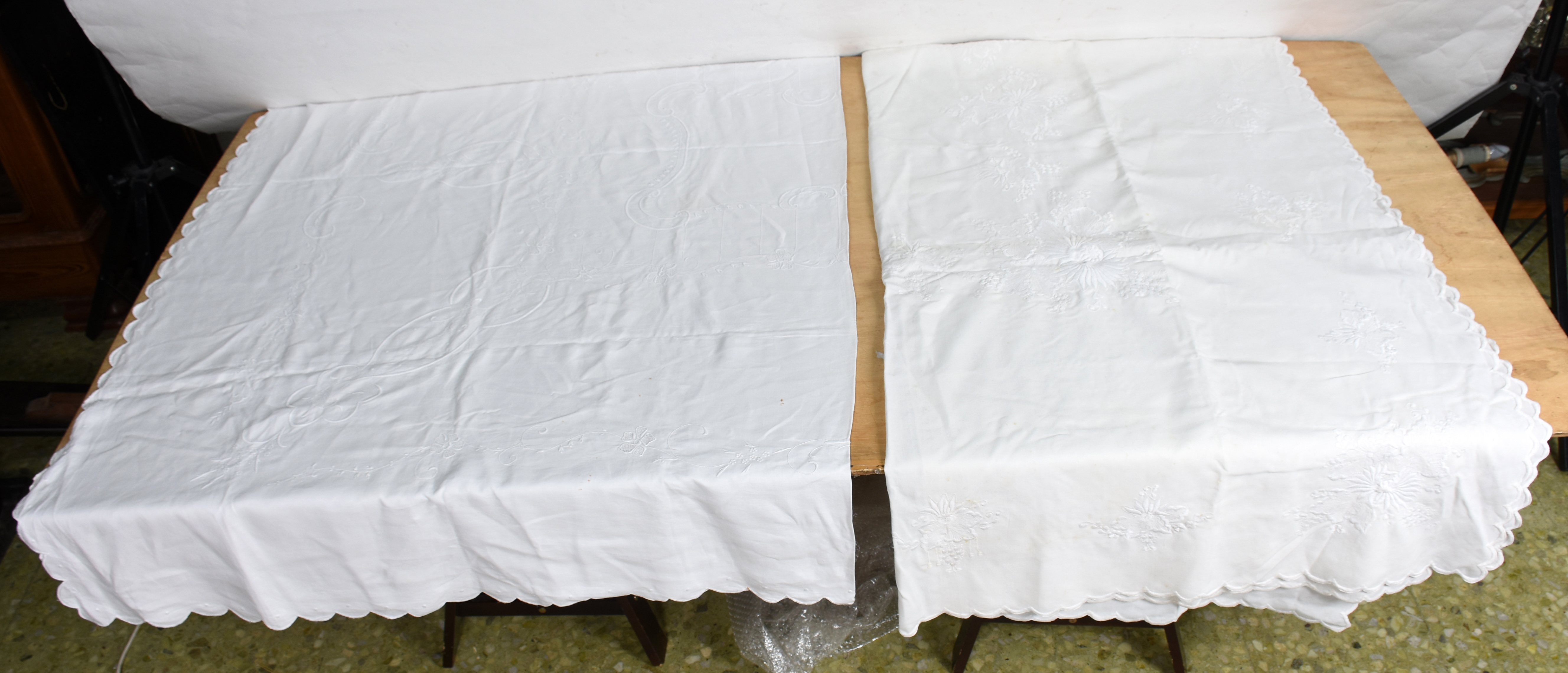 Duas toalhas de mesa de linho branco 210 x 220 cm ( C x L ) 285 x 160... - foto 1 de 7