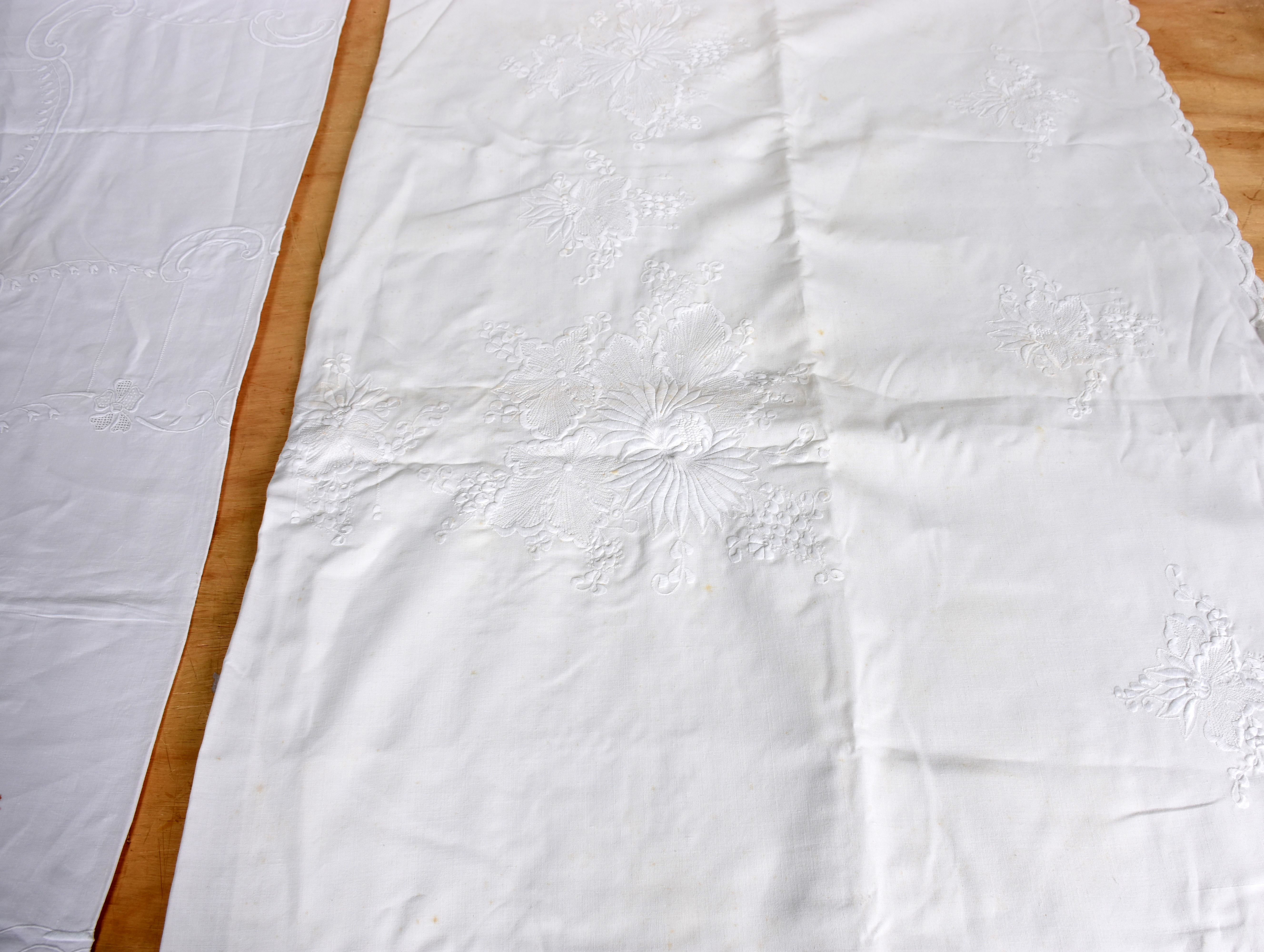 Duas toalhas de mesa de linho branco 210 x 220 cm ( C x L ) 285 x 160... - foto 4 de 7