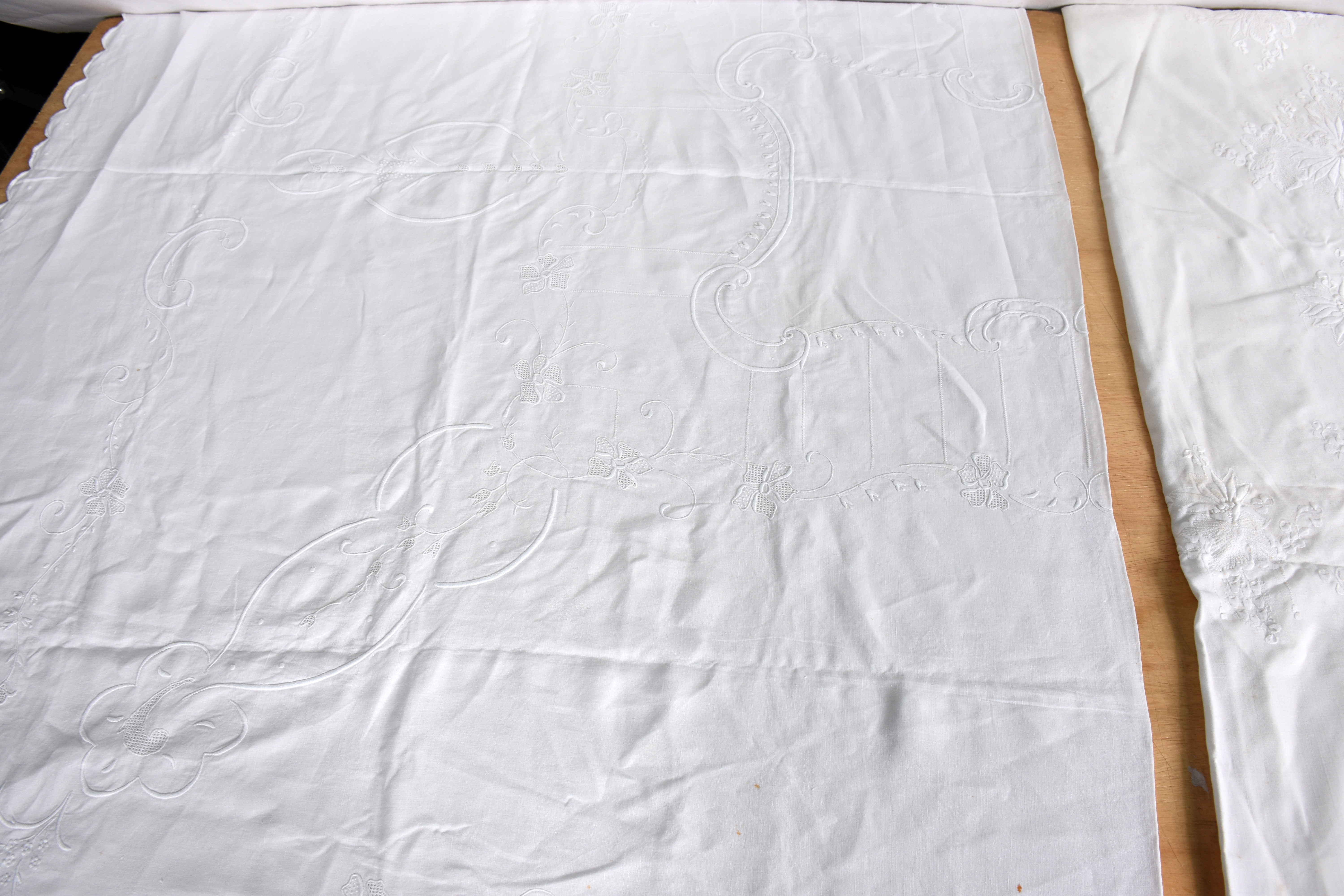 Duas toalhas de mesa de linho branco 210 x 220 cm ( C x L ) 285 x 160... - foto 5 de 7