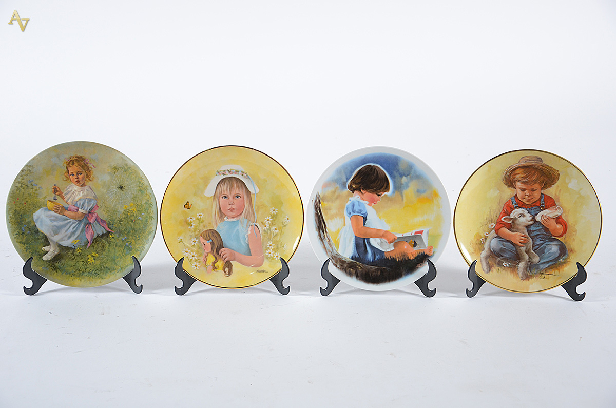 Quatro pratos de porcelana de coleções limitadas decorados com... - foto 1 de 2