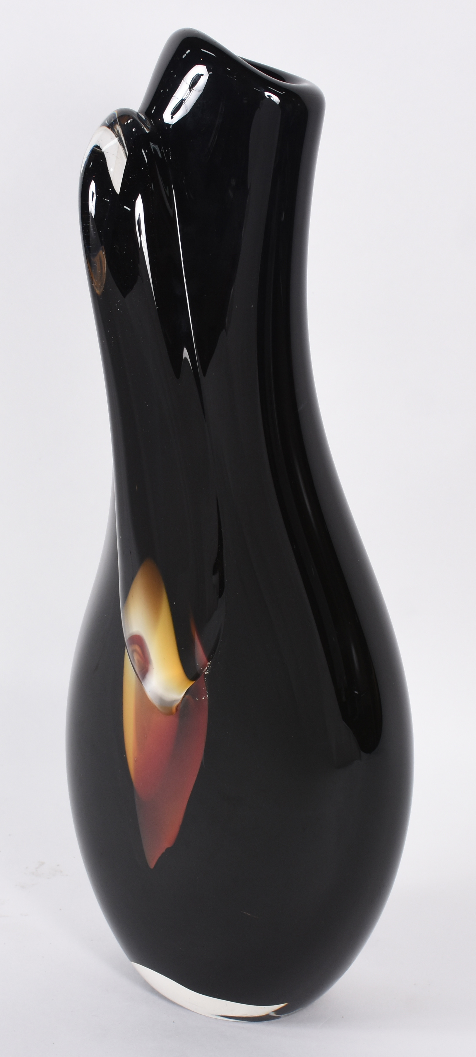 Vaso de murano MOLINARI na cor negra com mesclas coloridas, assinado. - foto 1 de 4