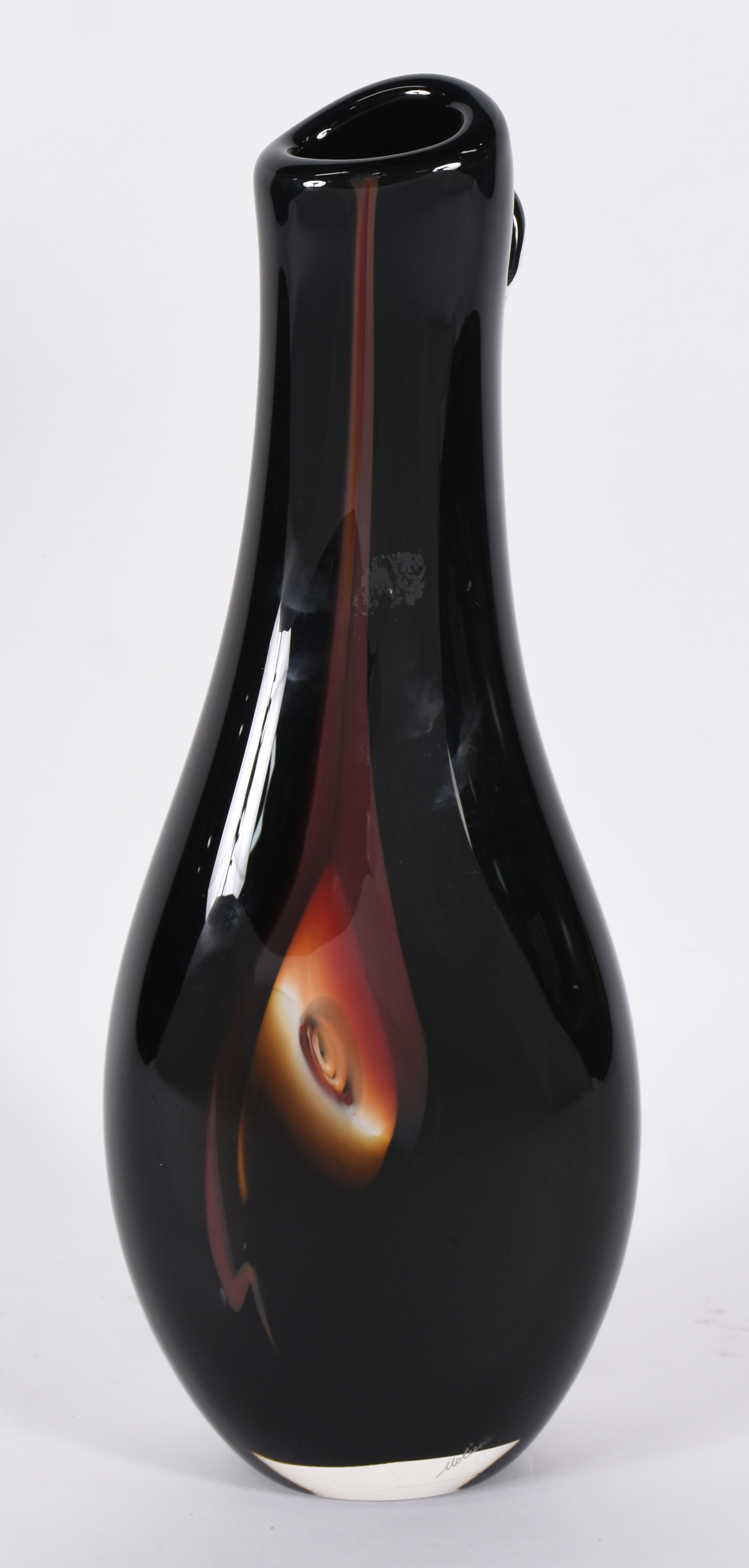 Vaso de murano MOLINARI na cor negra com mesclas coloridas, assinado. - foto 2 de 4