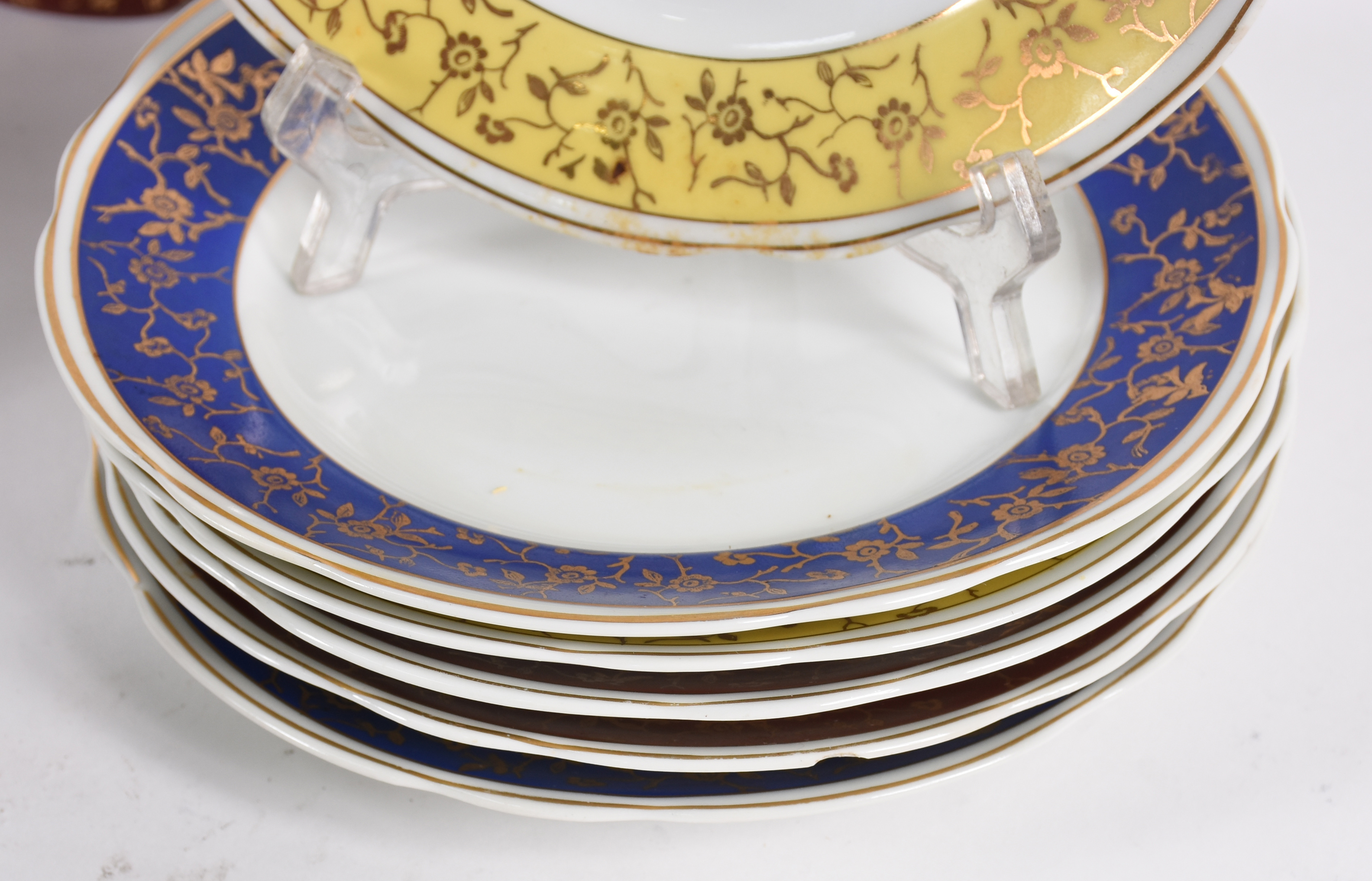 Aparelho de chá de porcelana Real em diversas cores com realces... - foto 3 de 5