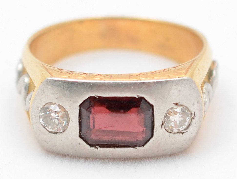 Anel de formatura em ouro 18 k com pedra vermelha e 2 brilhantes de... - foto 2 de 3