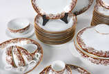 Aparelho de jantar, chá e café de porcelana Ren... - Aparelho de jantar, chá e café de porcelana Renner, decorada com guirlandas em marrom e branco, composto de:  12 pratos rasos, 12 fundos, 18 de ...