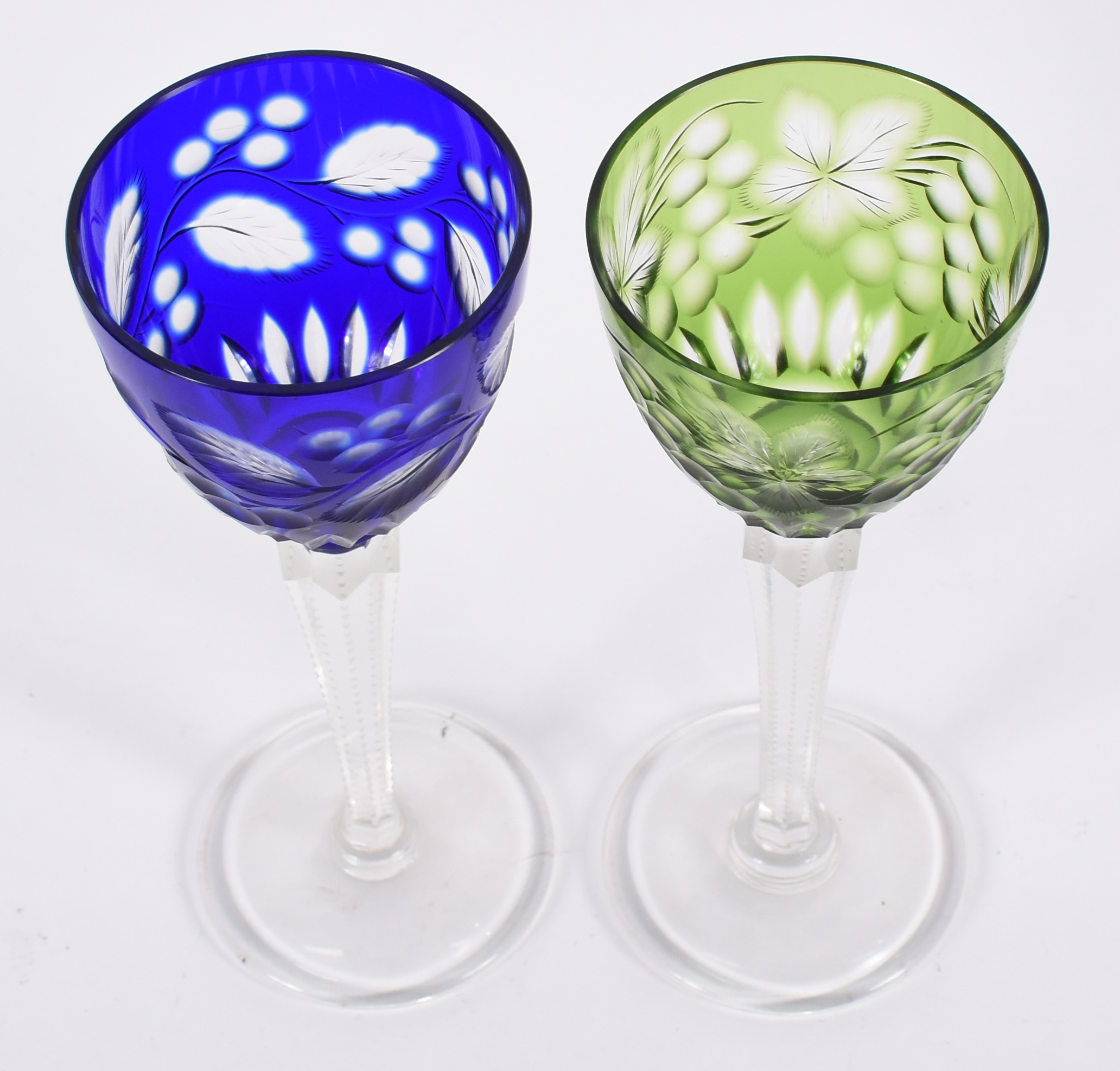 Dois cálices para vinho de pé alto de cristal doublé verde e azul - foto 2 de 2