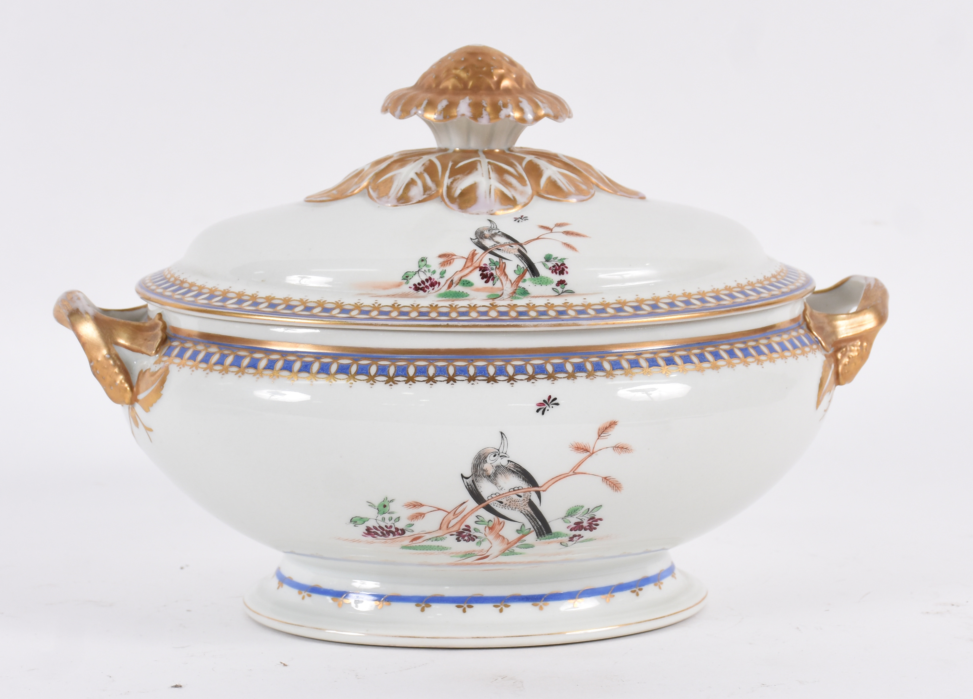 Sopeira de porcelana portuguesa Vista Alegre decorada com pássaros em... - foto 1 de 5