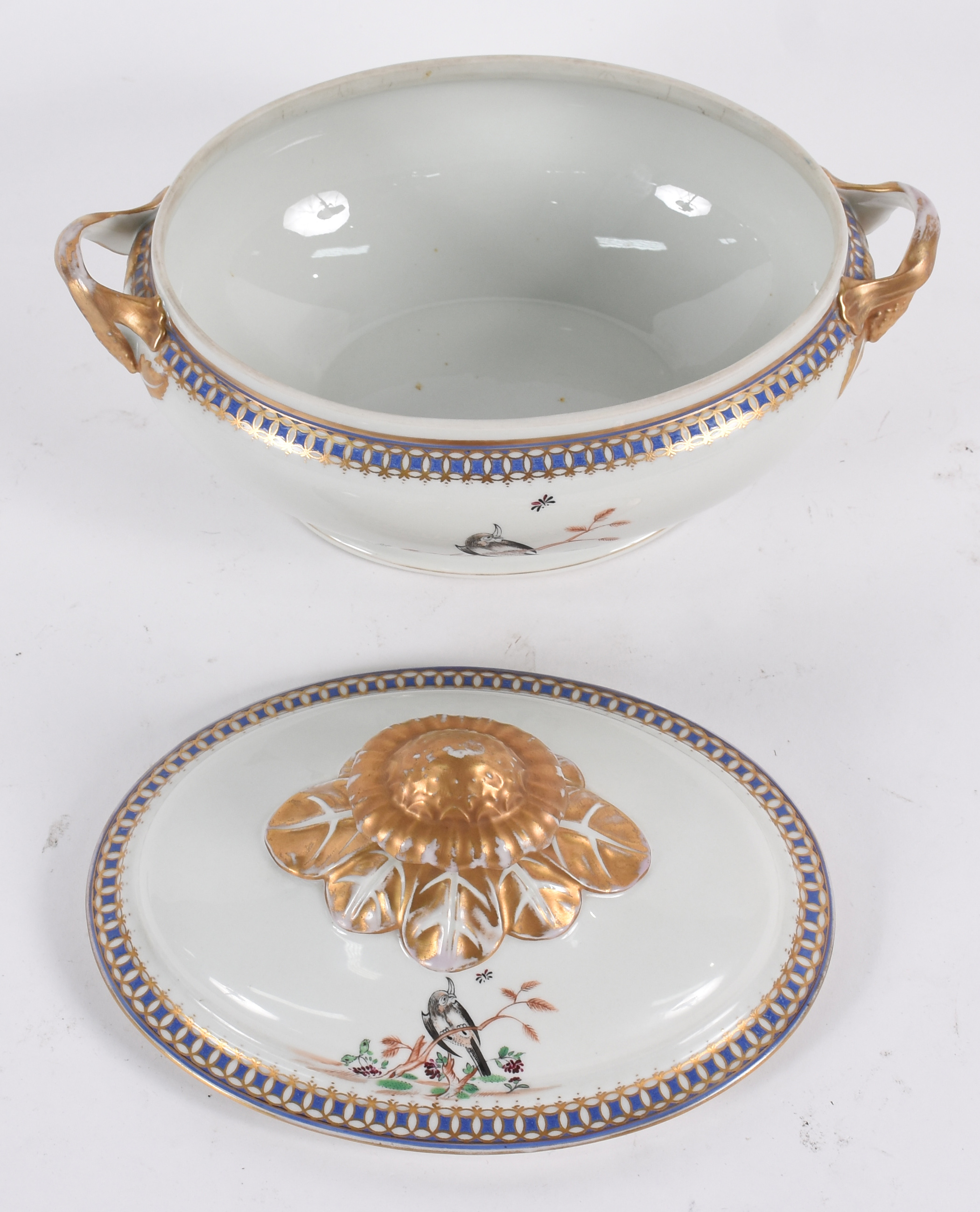 Sopeira de porcelana portuguesa Vista Alegre decorada com pássaros em... - foto 3 de 5