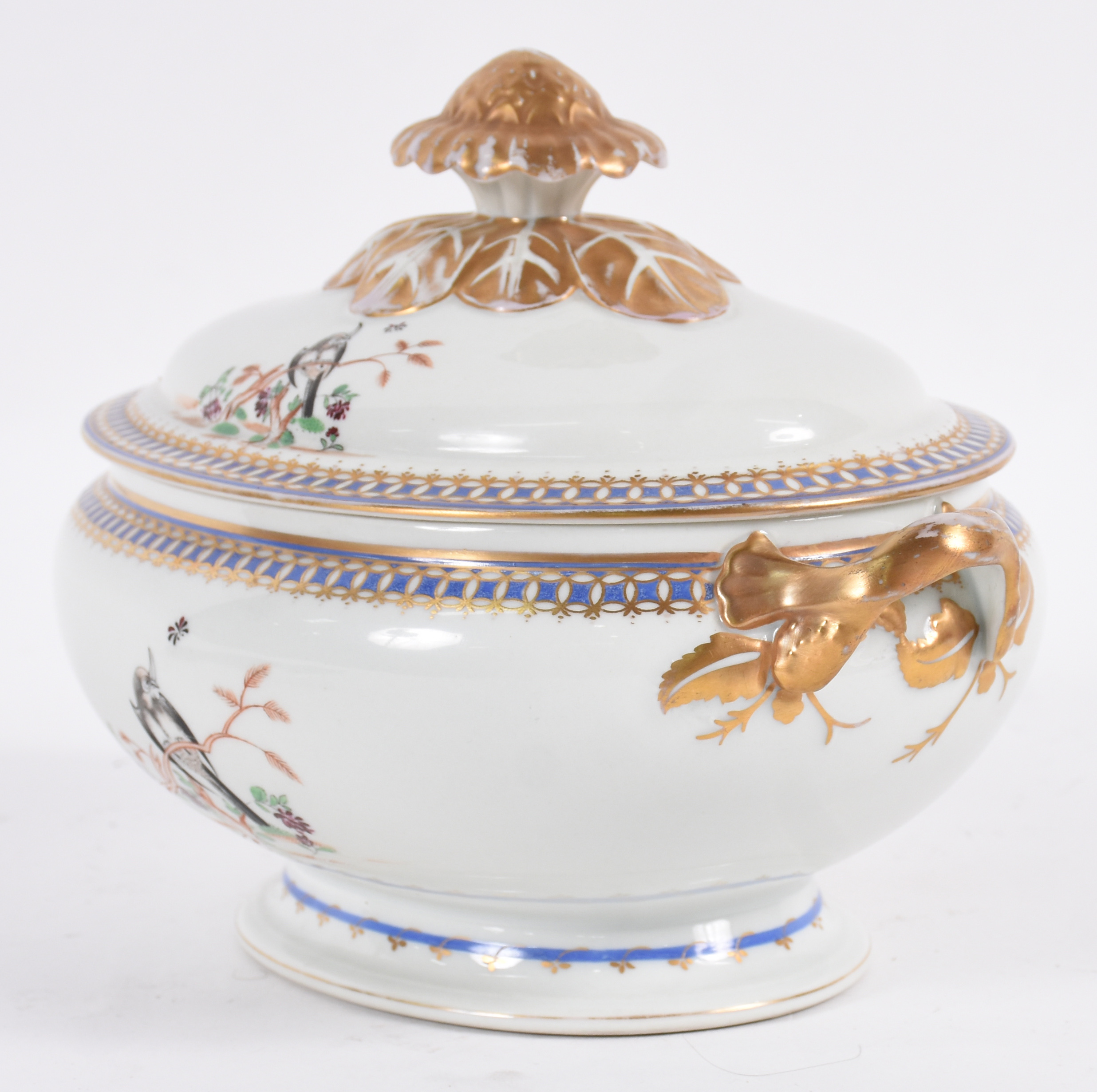 Sopeira de porcelana portuguesa Vista Alegre decorada com pássaros em... - foto 4 de 5