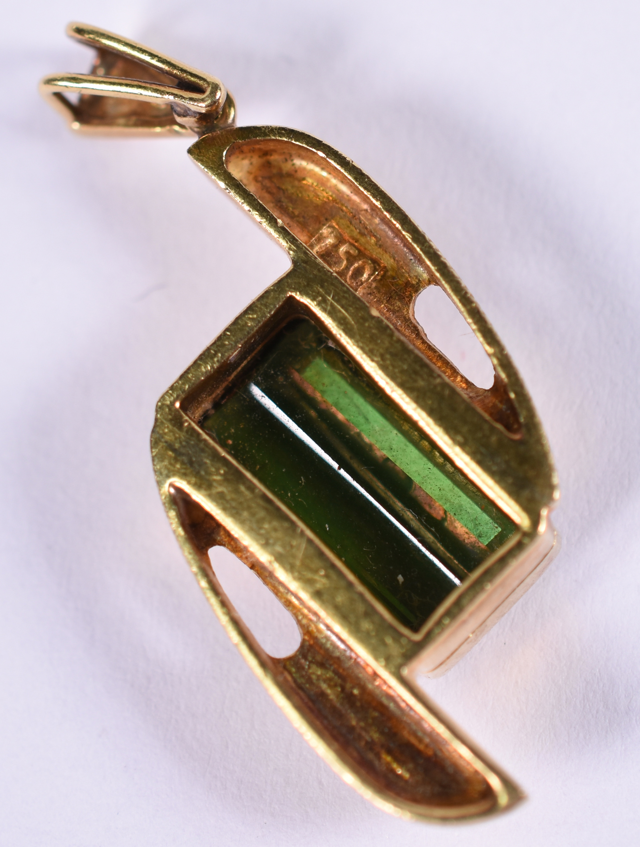 Pendente de ouro 18 k com turmalina verde. - foto 3 de 3