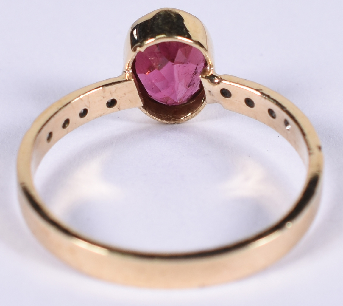 Anel de ouro 18 k com turmalina rosa e brilhantes. Aro 19. - foto 3 de 3