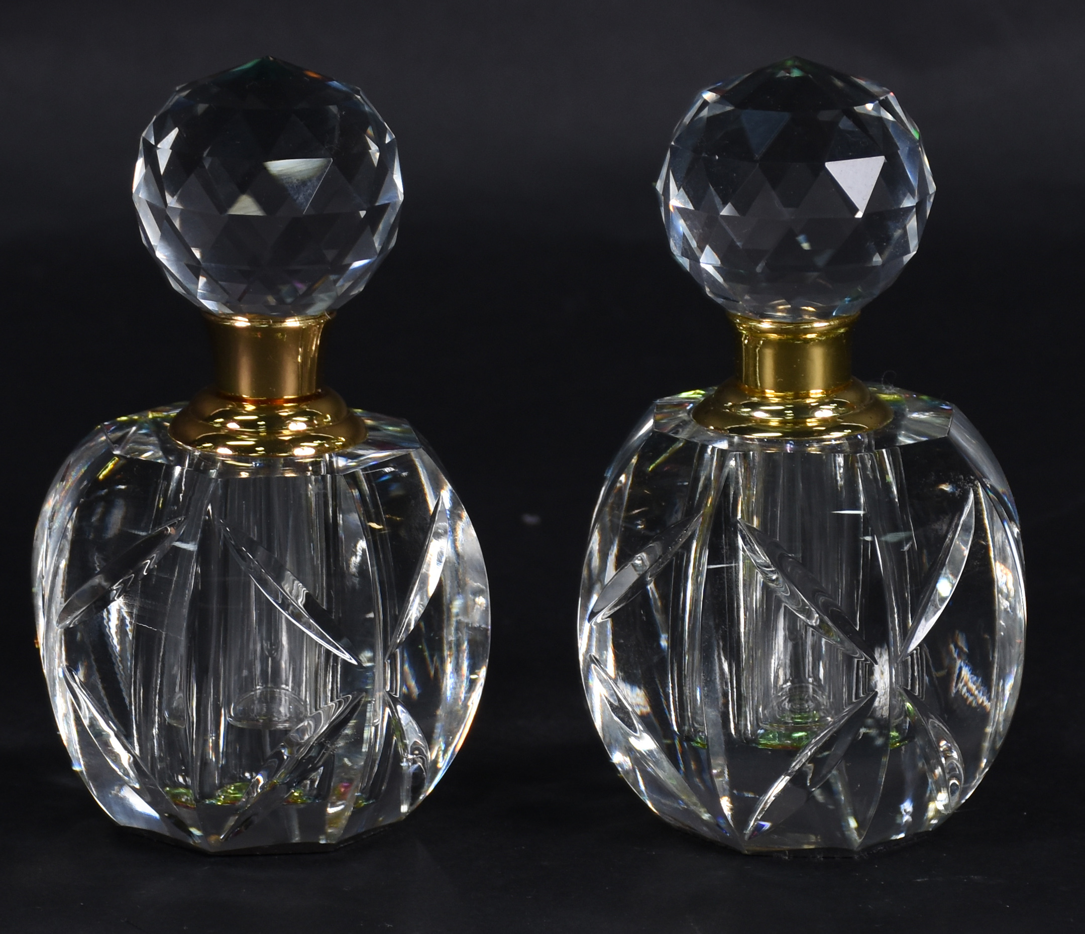 Dois perfumeiros redondos. - foto 1 de 5